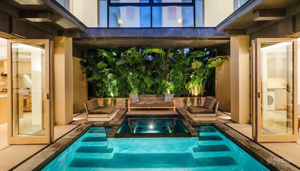 Stunning Black Basalt Saltwater Pool/Spa Photo 2