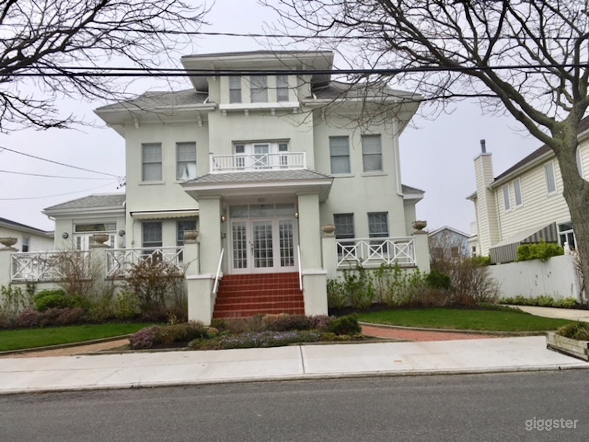 Large Beach Block House Photo 4