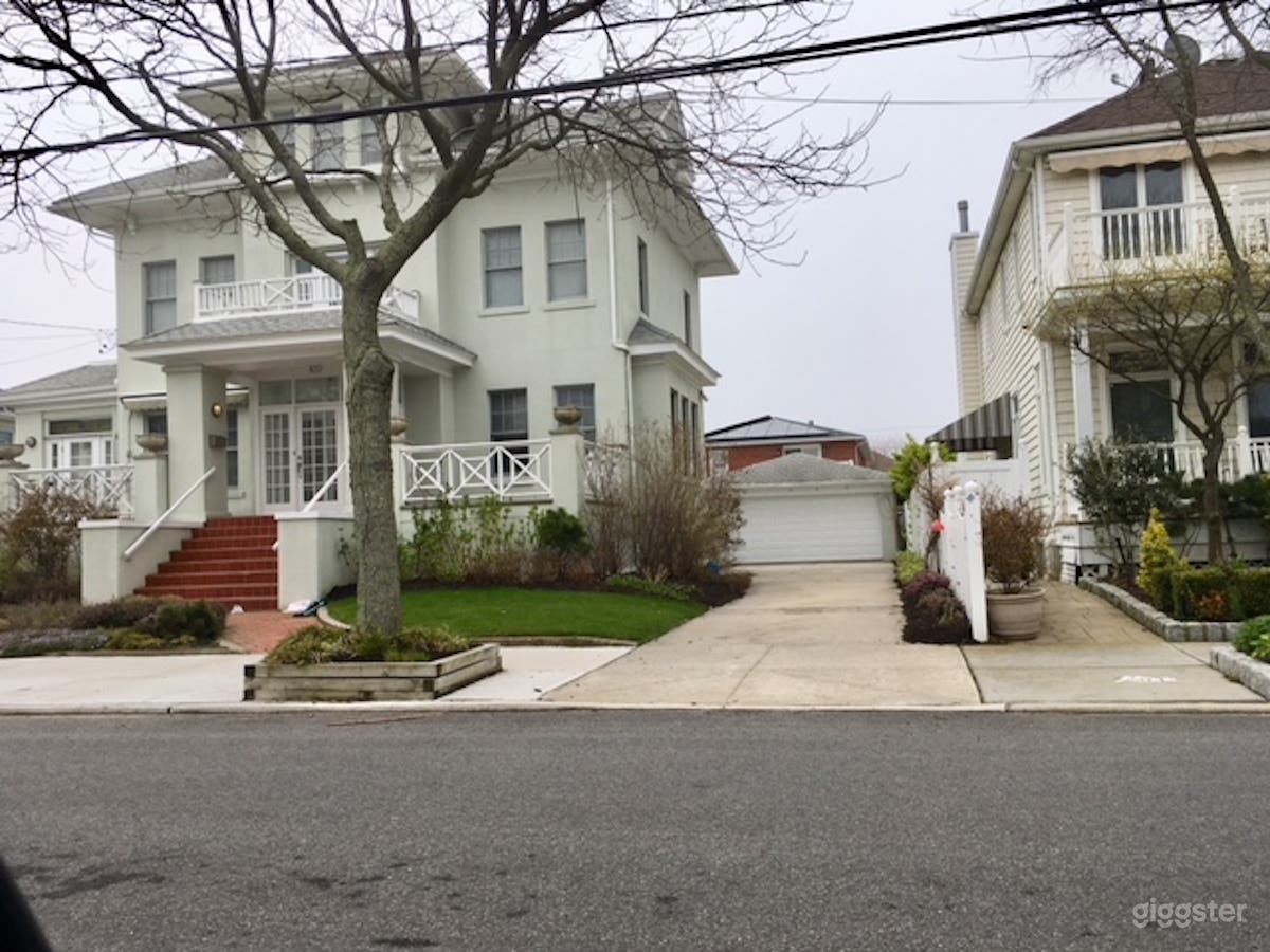 Large Beach Block House Photo 3