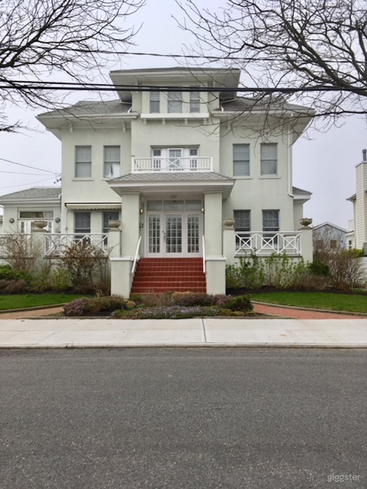 Large Beach Block House Photo 2