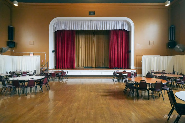  Théâtre rétro avec intérieurs à l'ancienne 