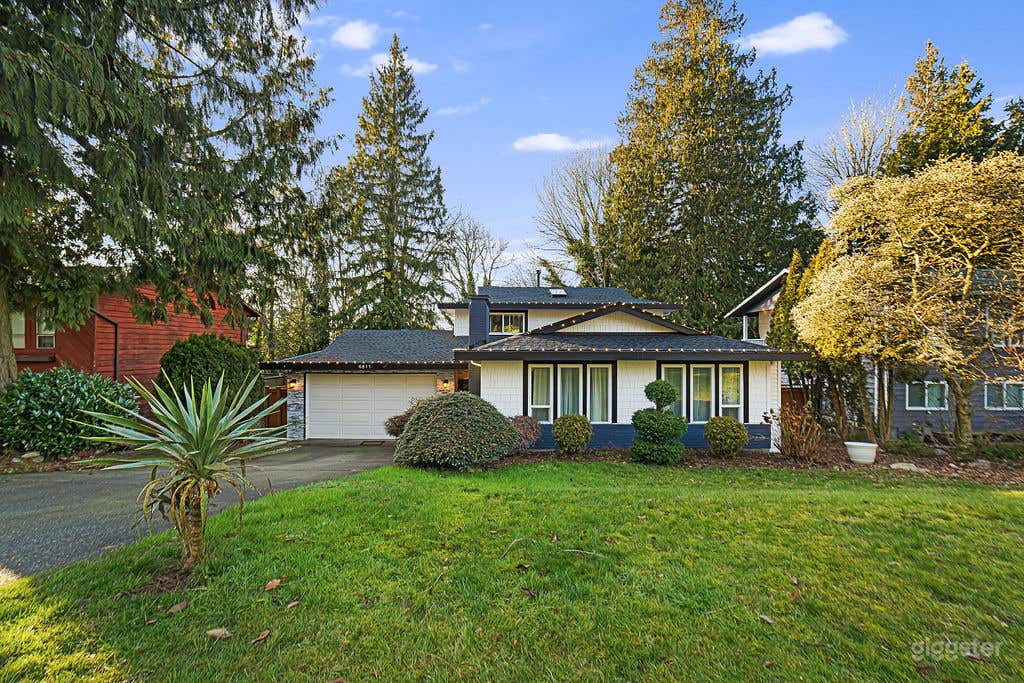  Modern Contemporary Home- light & beautiful views Photo 1