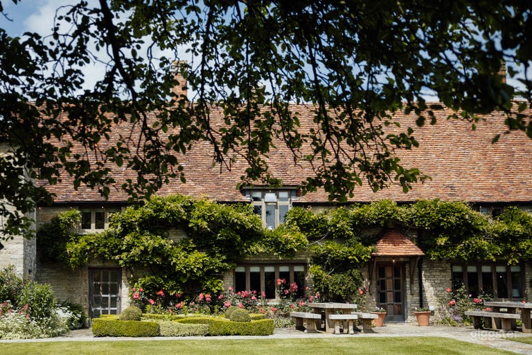  Enchanting, Elegant Cotswold Barns and Farmhouse 