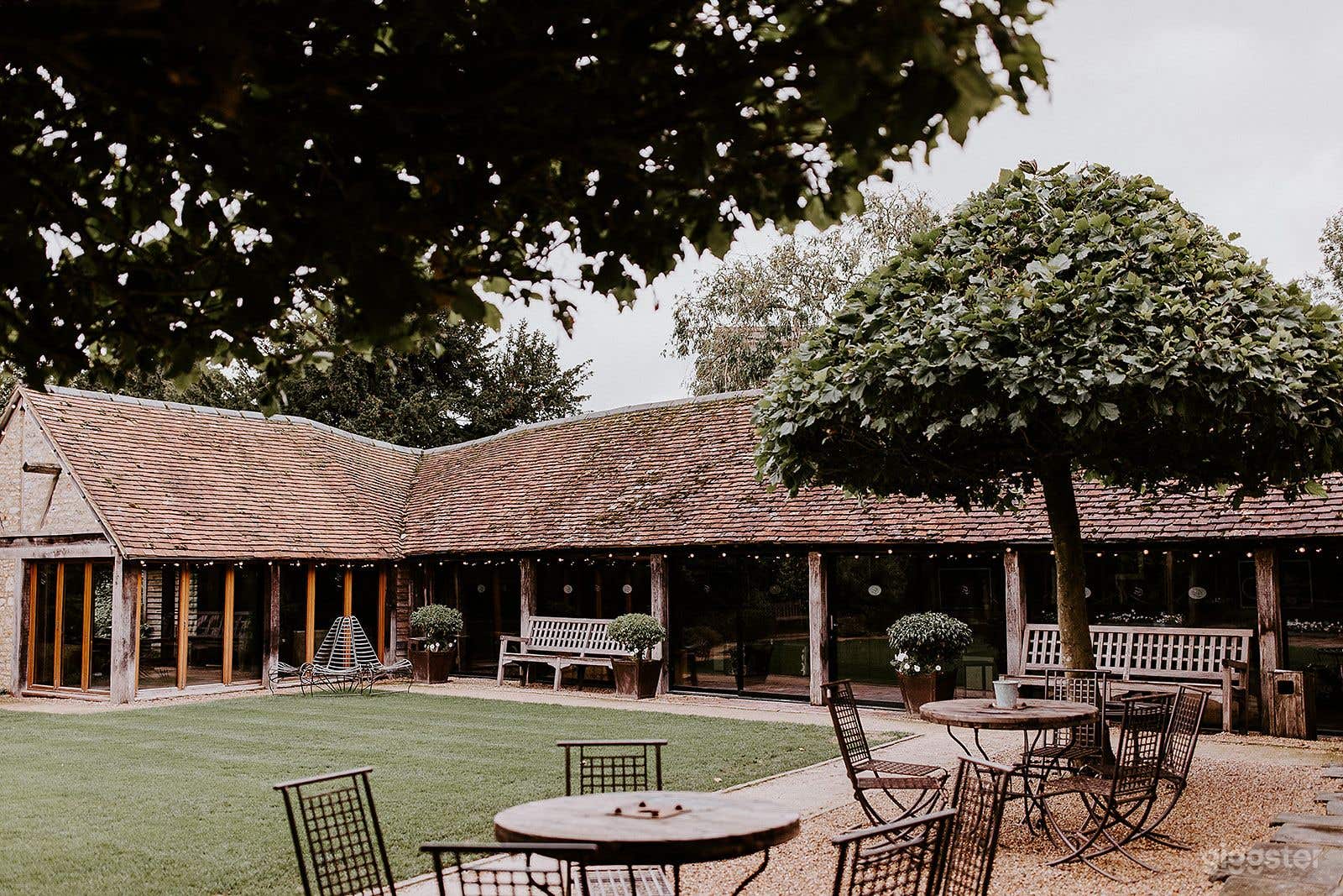 Enchanting, Elegant Cotswold Barns and Farmhouse Photo 1