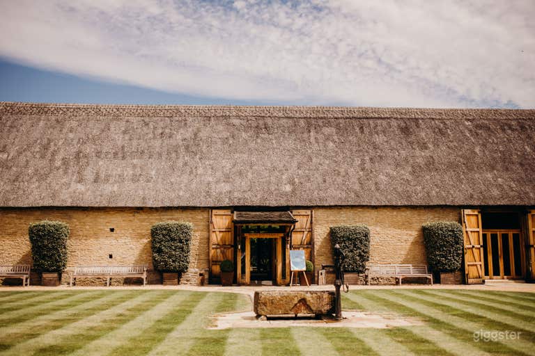  Enchanting, Elegant Cotswold Barns and Farmhouse 