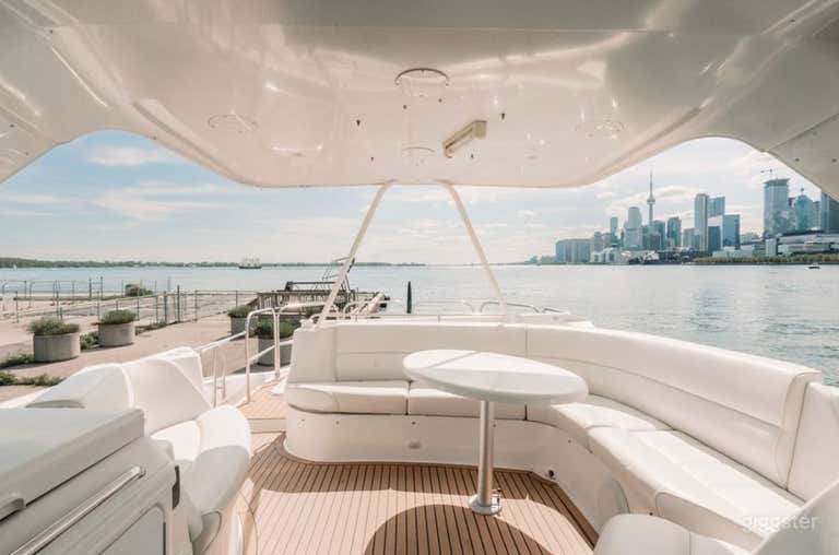  CineCruiser: The Ultimate Yacht Film Set 