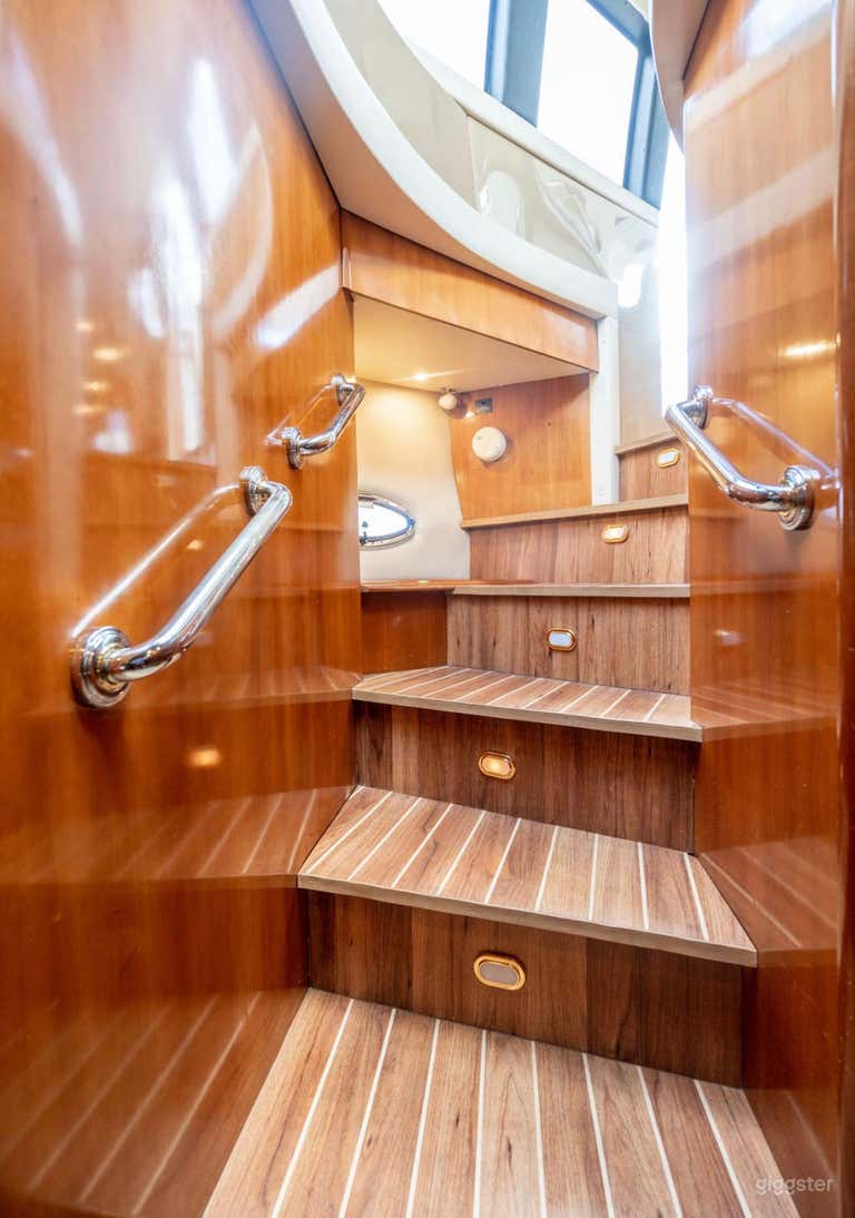  CineCruiser: The Ultimate Yacht Film Set 