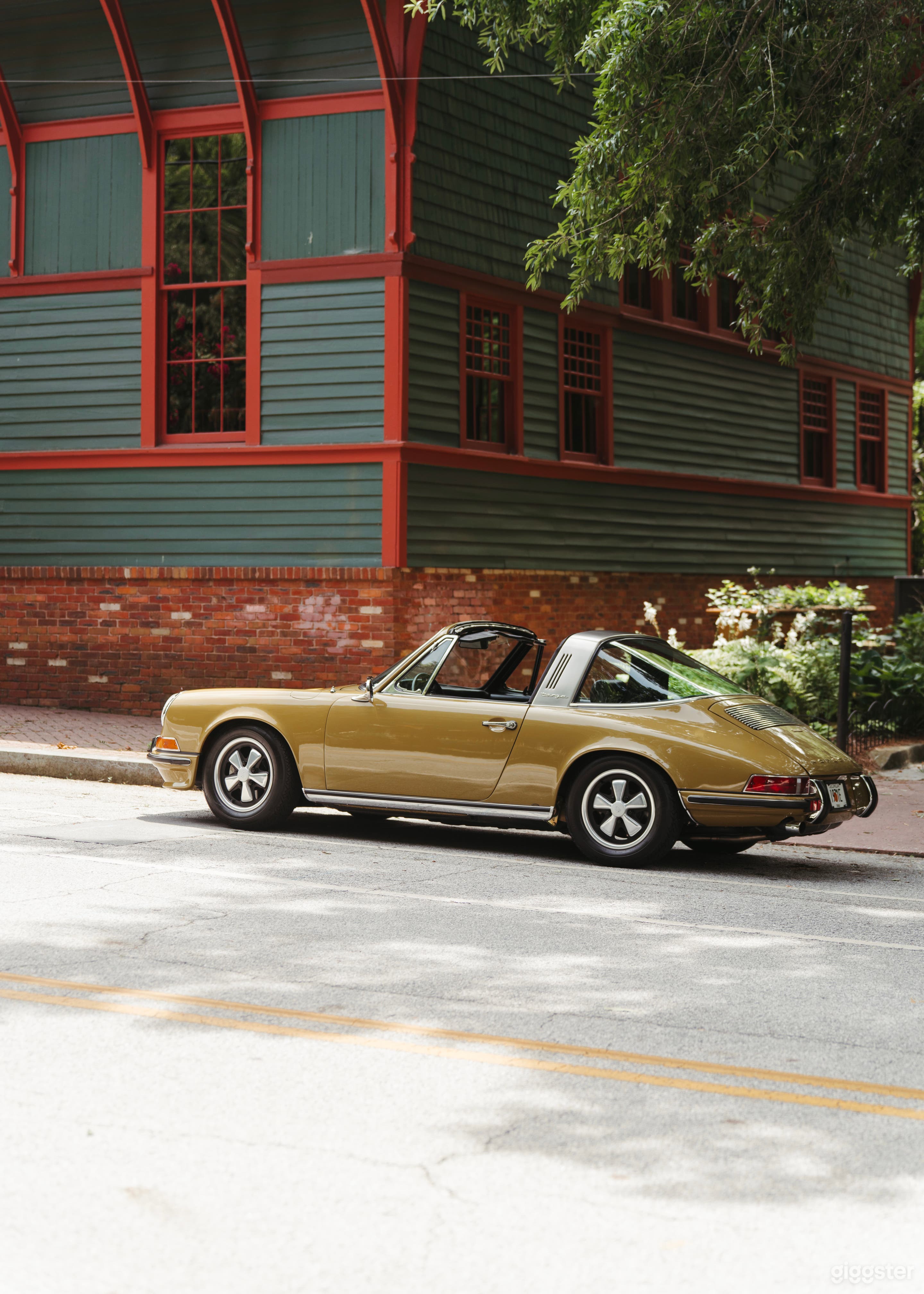1971 Porsche 911 Classic Targa in rare "Spanish" Olive Photo 2