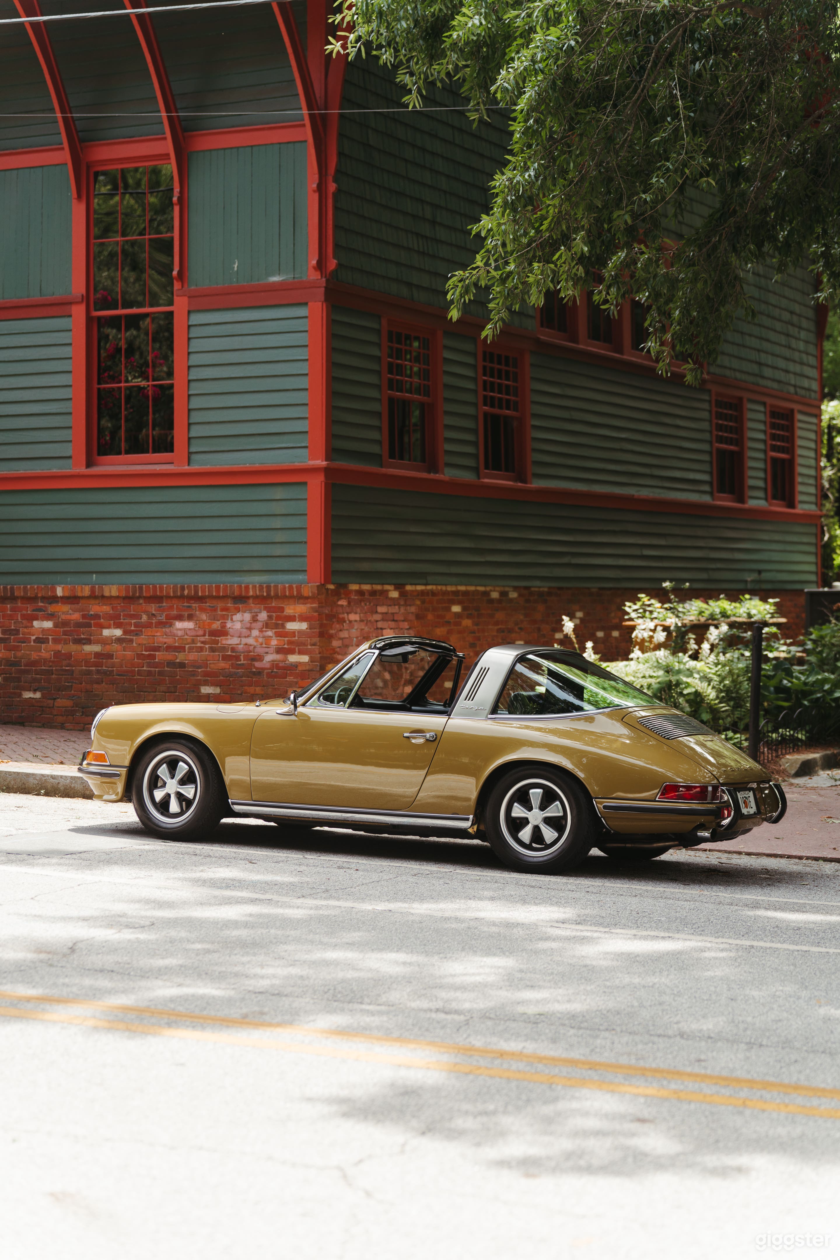 1971 Porsche 911 Classic Targa in rare "Spanish" Olive Photo 1