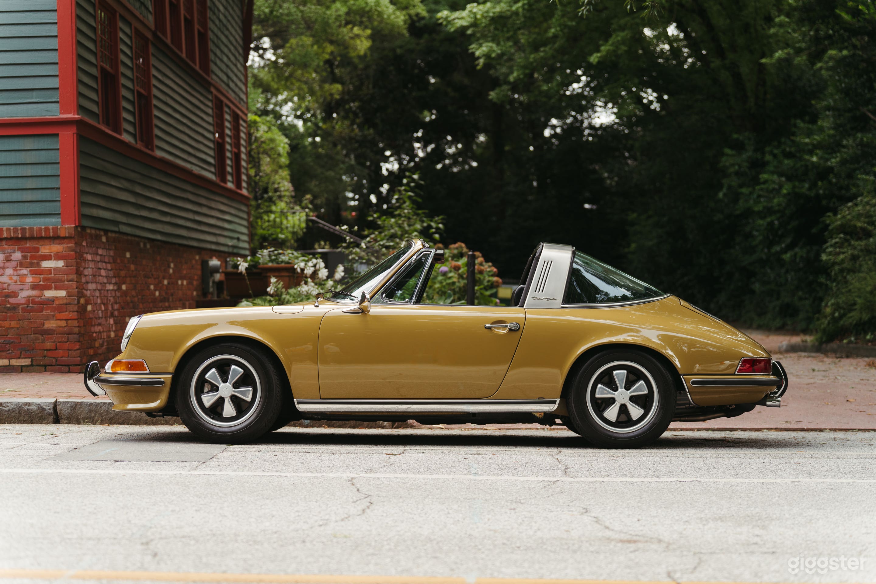 1971 Porsche 911 Classic Targa in rare "Spanish" Olive Photo 3