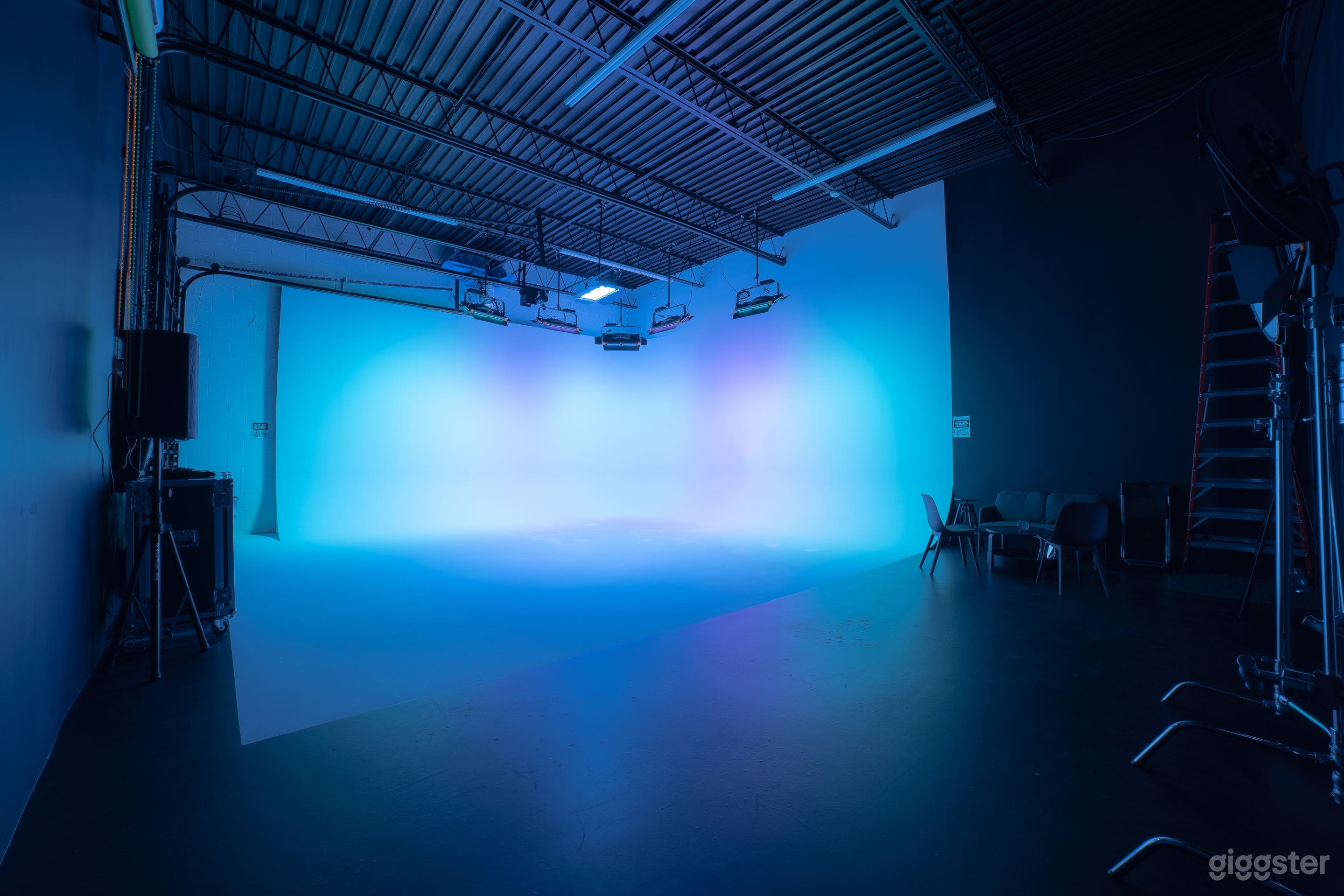 Versatile cyclorama studio in Central Long Island  Photo 3