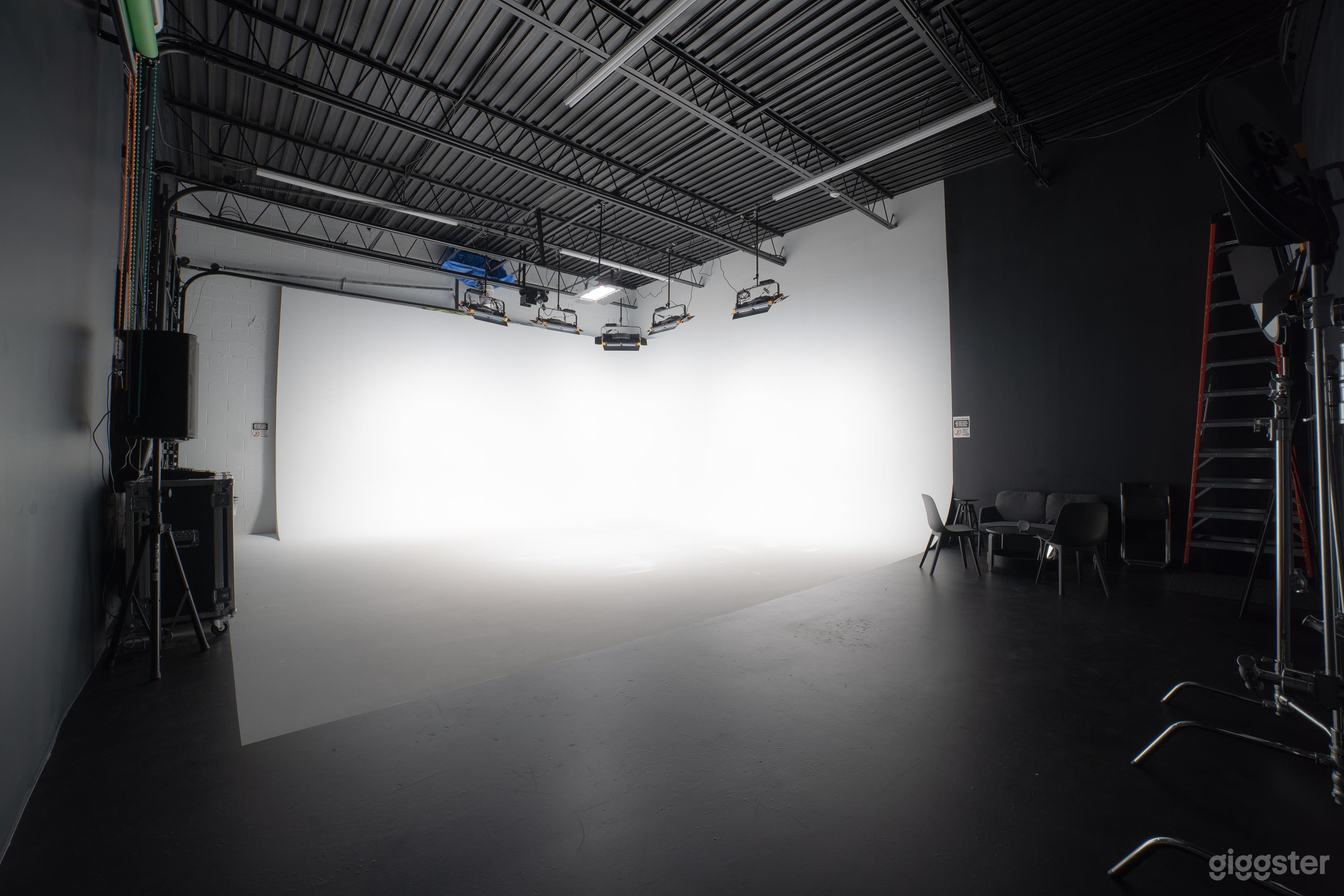 Versatile cyclorama studio in Central Long Island  Photo 2