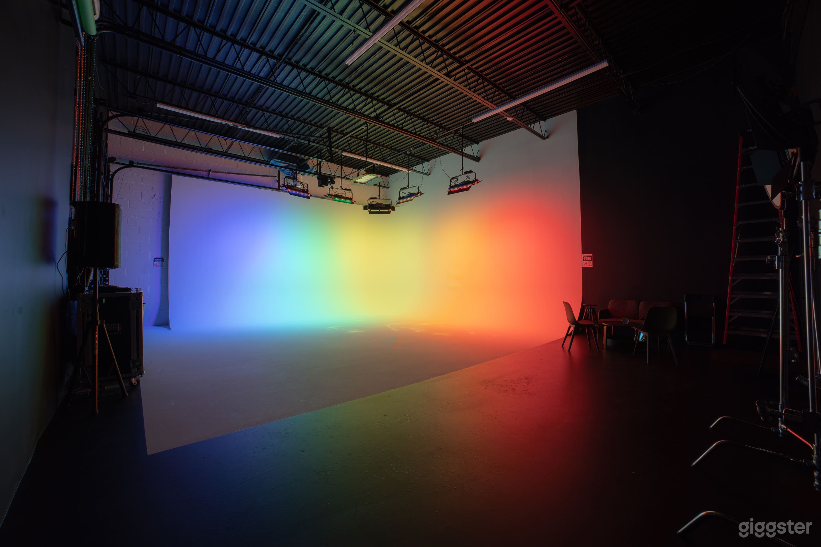 Versatile cyclorama studio in Central Long Island  Photo 1