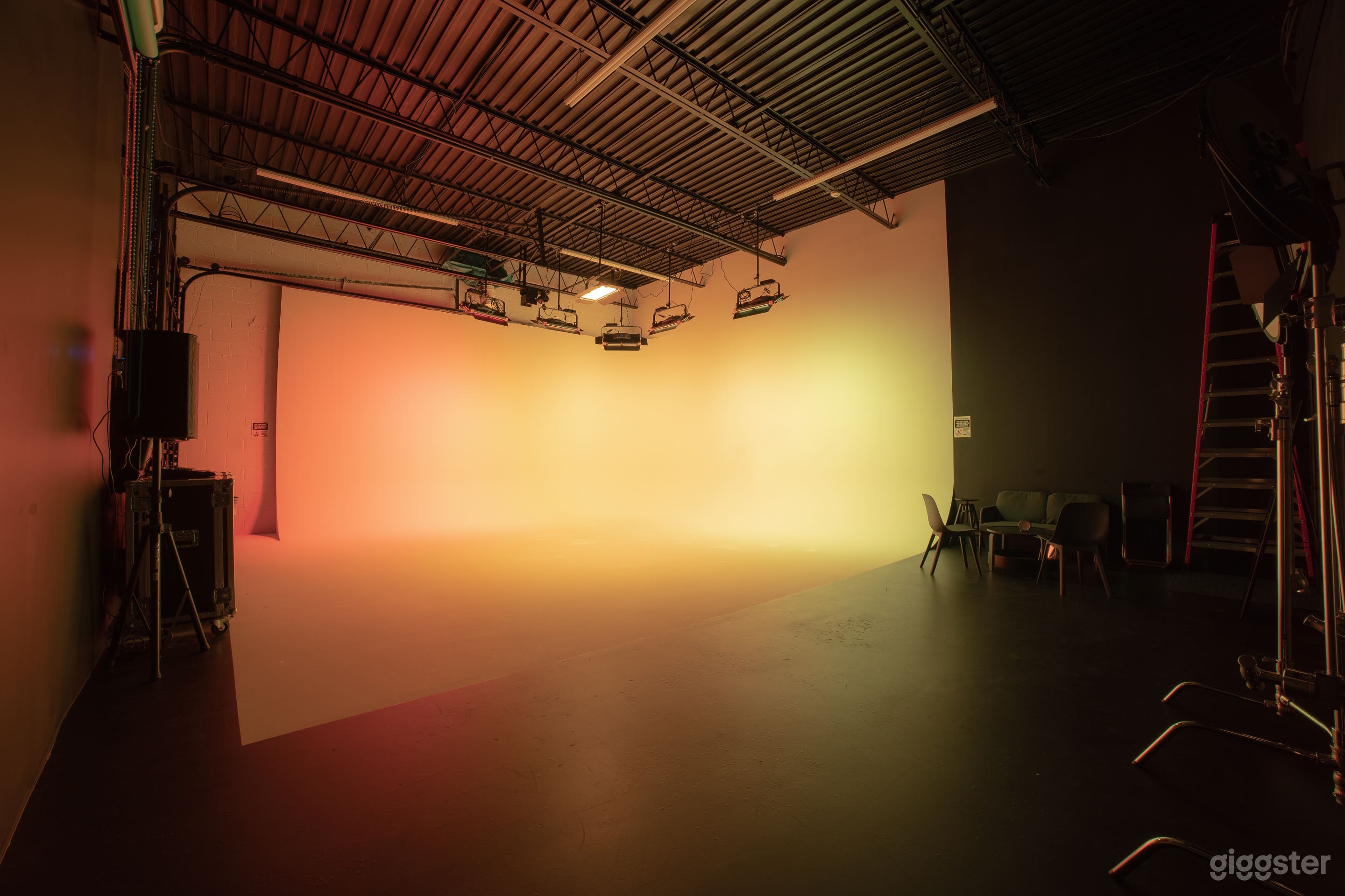 Versatile cyclorama studio in Central Long Island  Photo 4