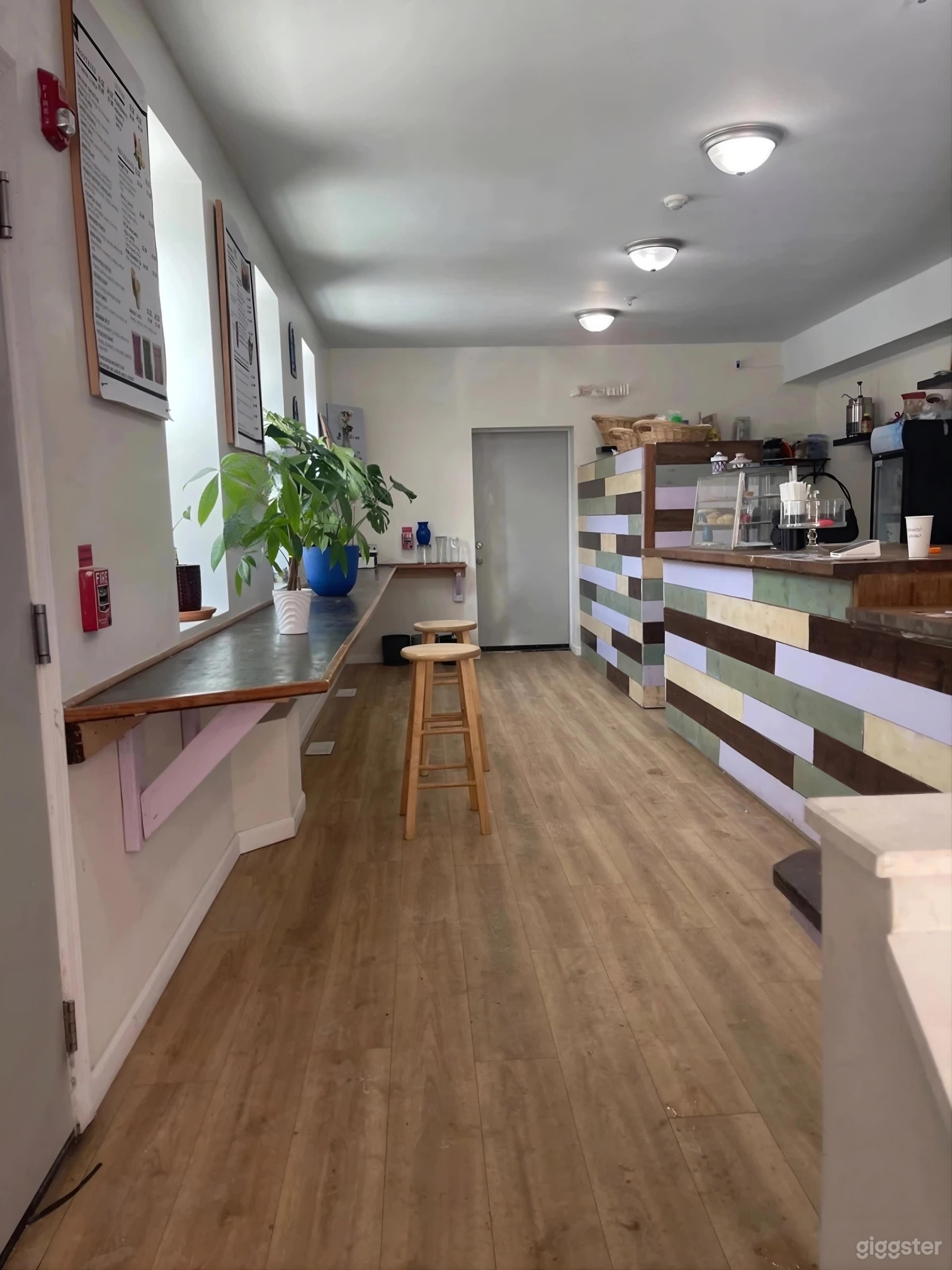 Cozy and Flexible Cafe Space Photo 4