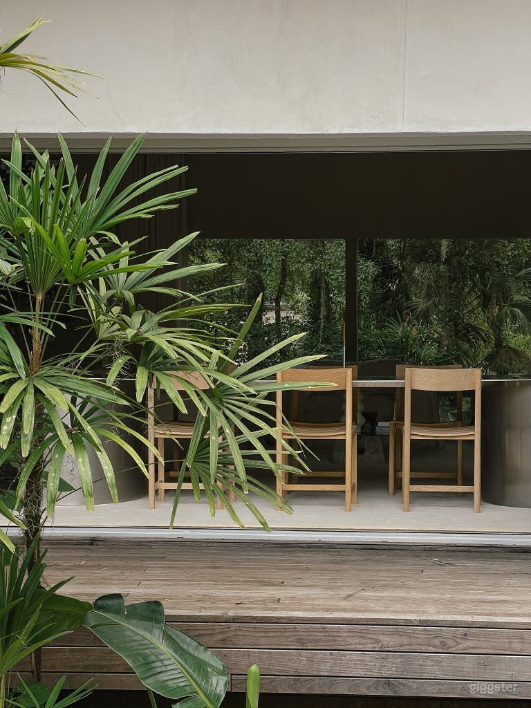  Tropical Pool in Gainesville 