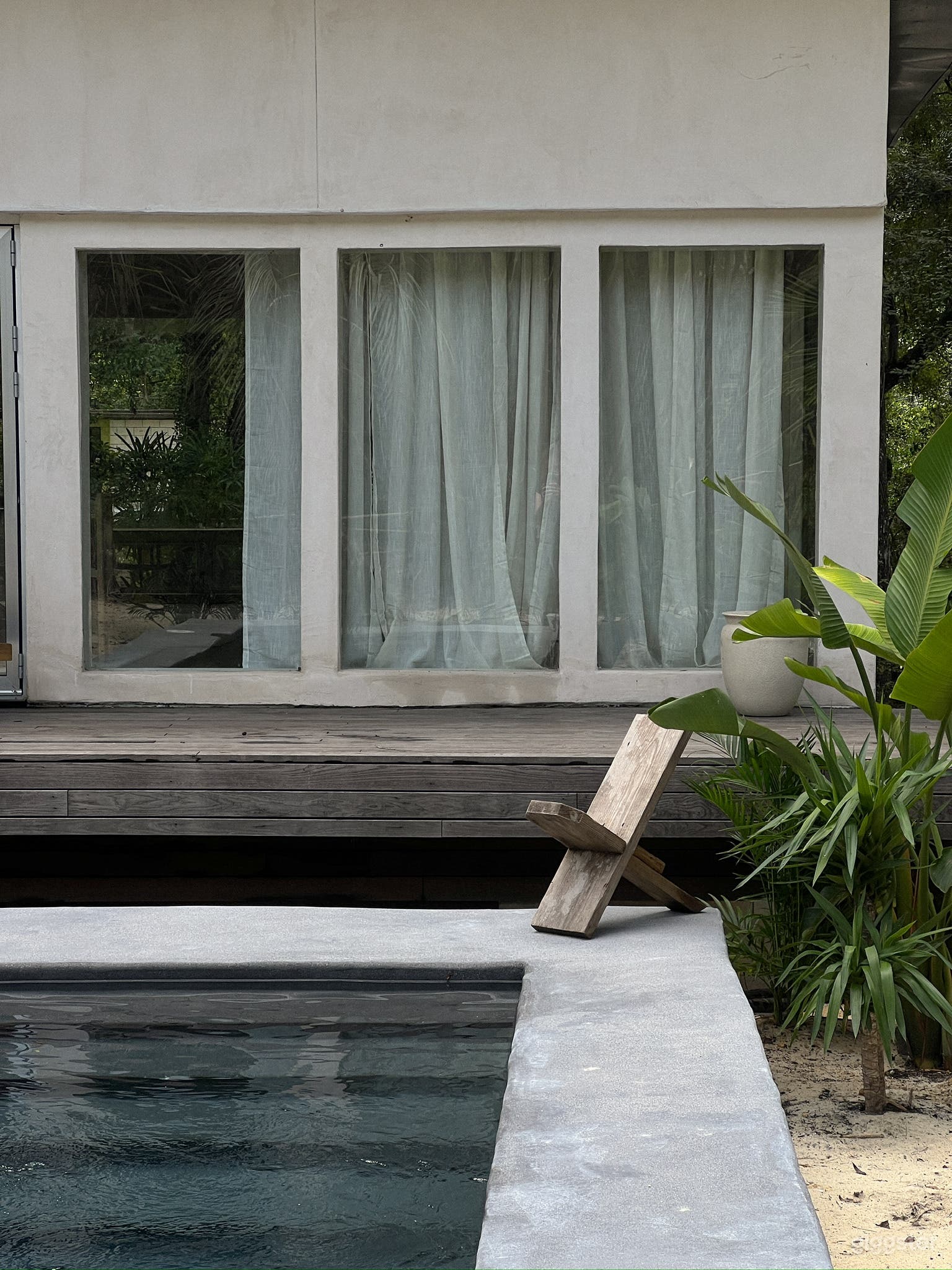 Tropical Pool in Gainesville Photo 2