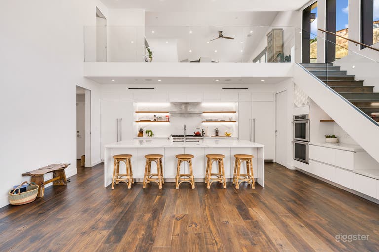  MODERN 2-STORY HOUSE IN SCENIC WILDERNESS 