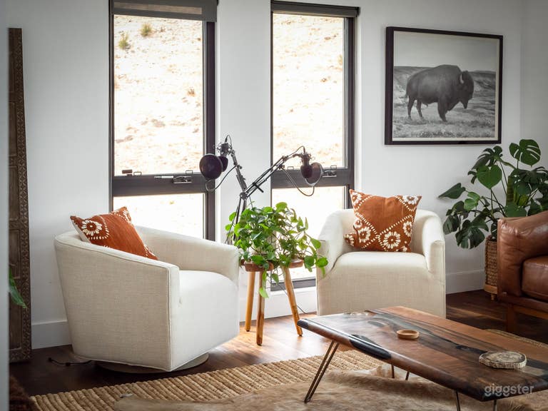  MODERN 2-STORY HOUSE IN SCENIC WILDERNESS 