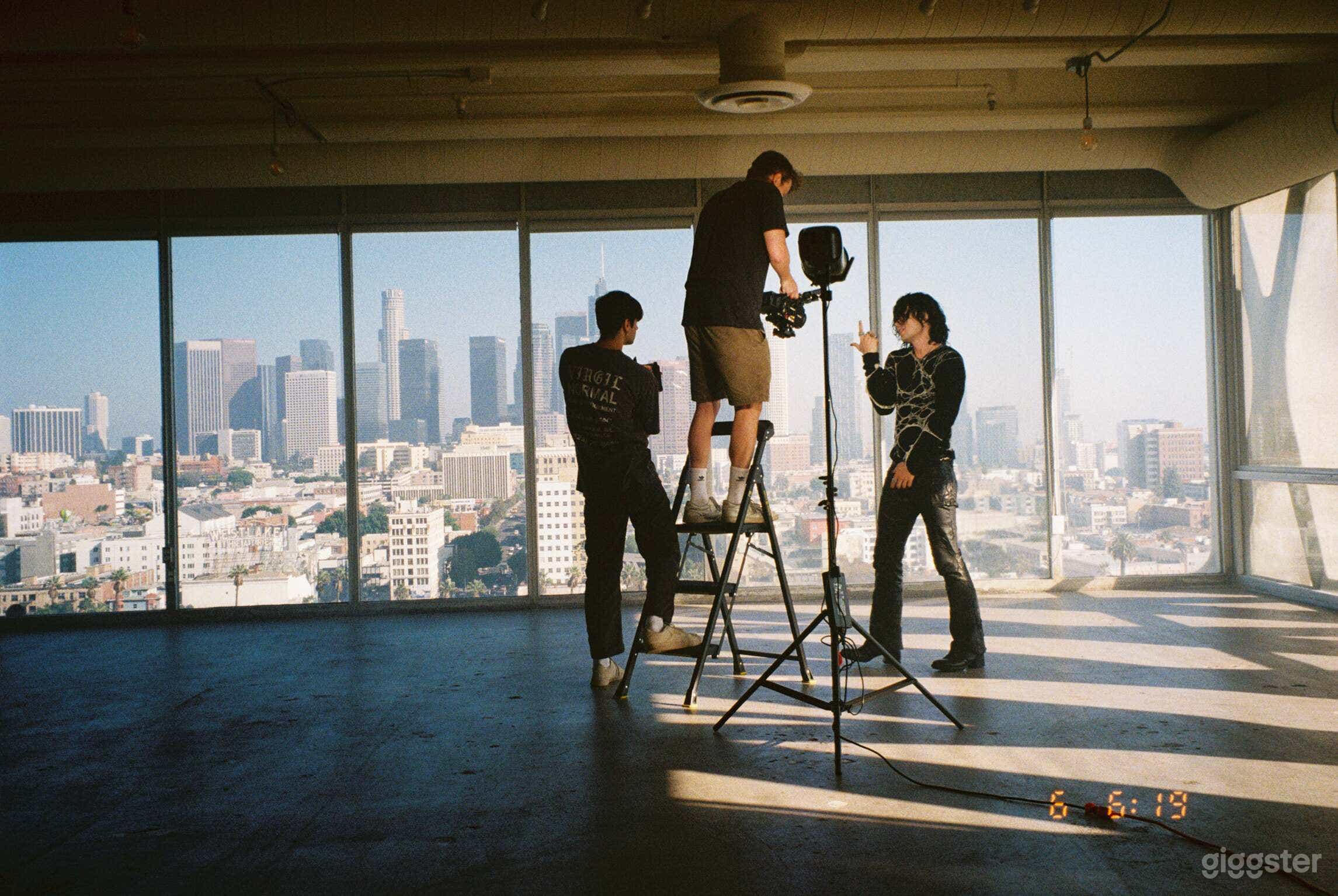 Brutalist Penthouse Loft w/ Flawless Natural Light Photo 2