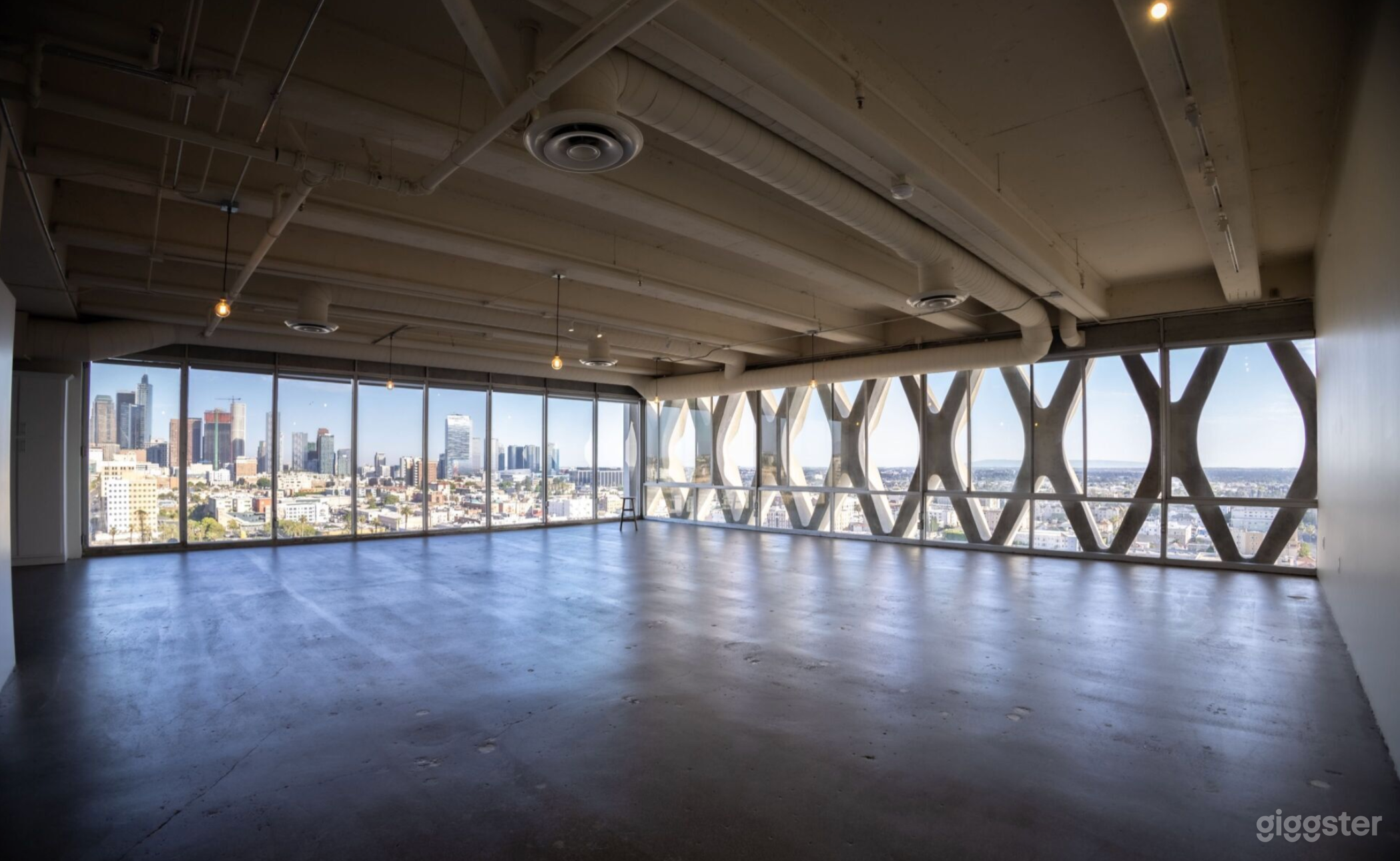 Brutalist Penthouse Loft w/ Flawless Natural Light Photo 1