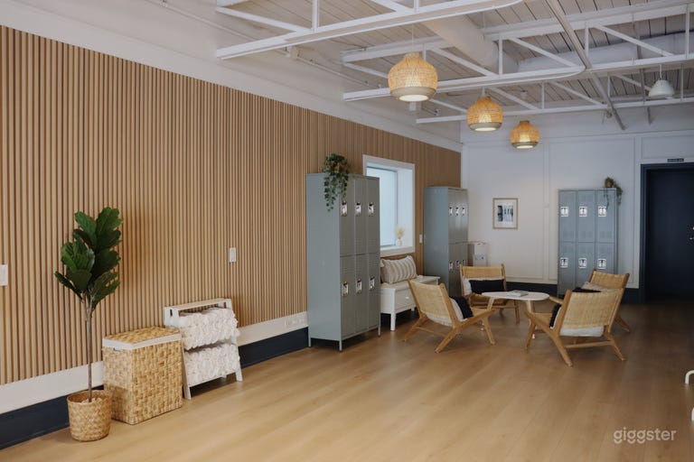  Beautiful & Bright - Boutique Dance & Fitness Studio 