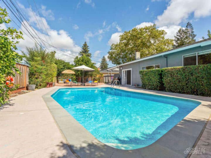 Galactic Oasis Pool Photo 2