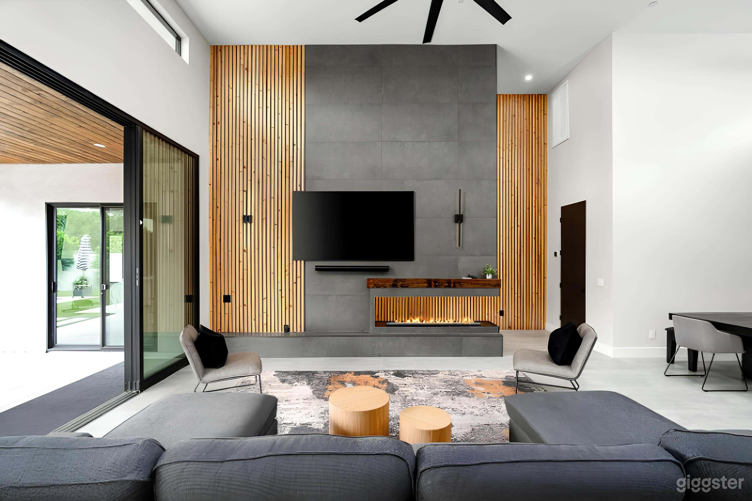 Modern 4BR Luxury Home with Pool Photo 3