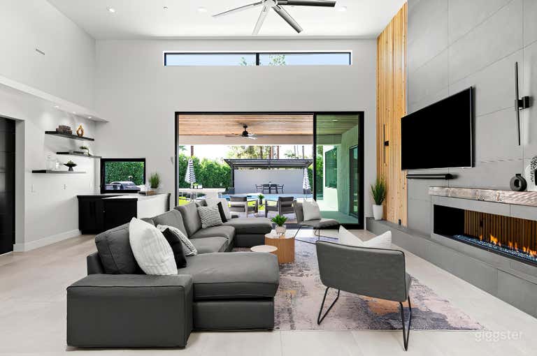  Modern 4BR Luxury Home with Pool 