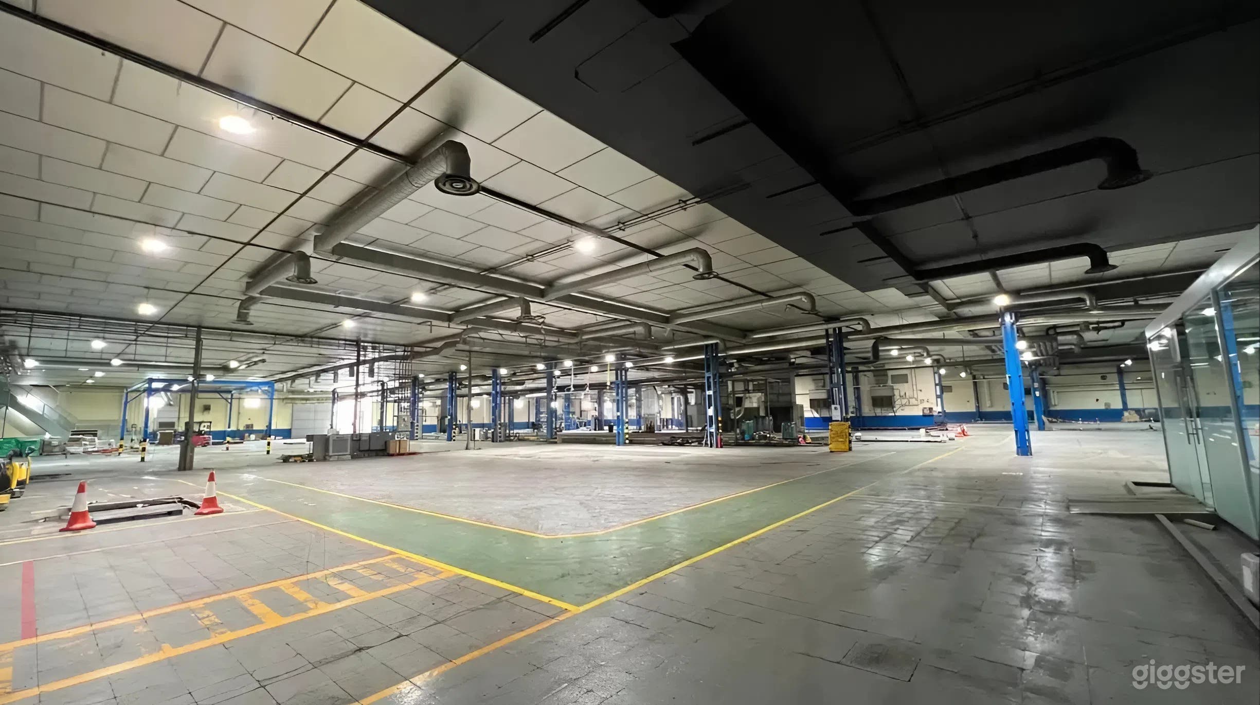 SHIP A - Warehouse-type Industrial Space with Offices Foto 1