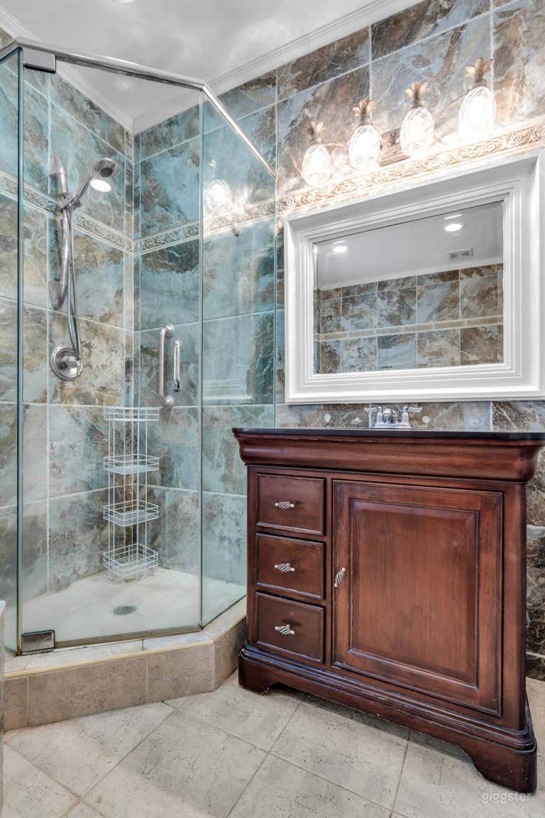  Charming 3-Bedroom Pool Home with Relaxing Vibes 