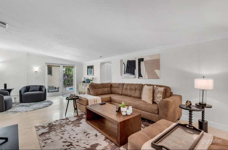  Charming 3-Bedroom Pool Home with Relaxing Vibes 