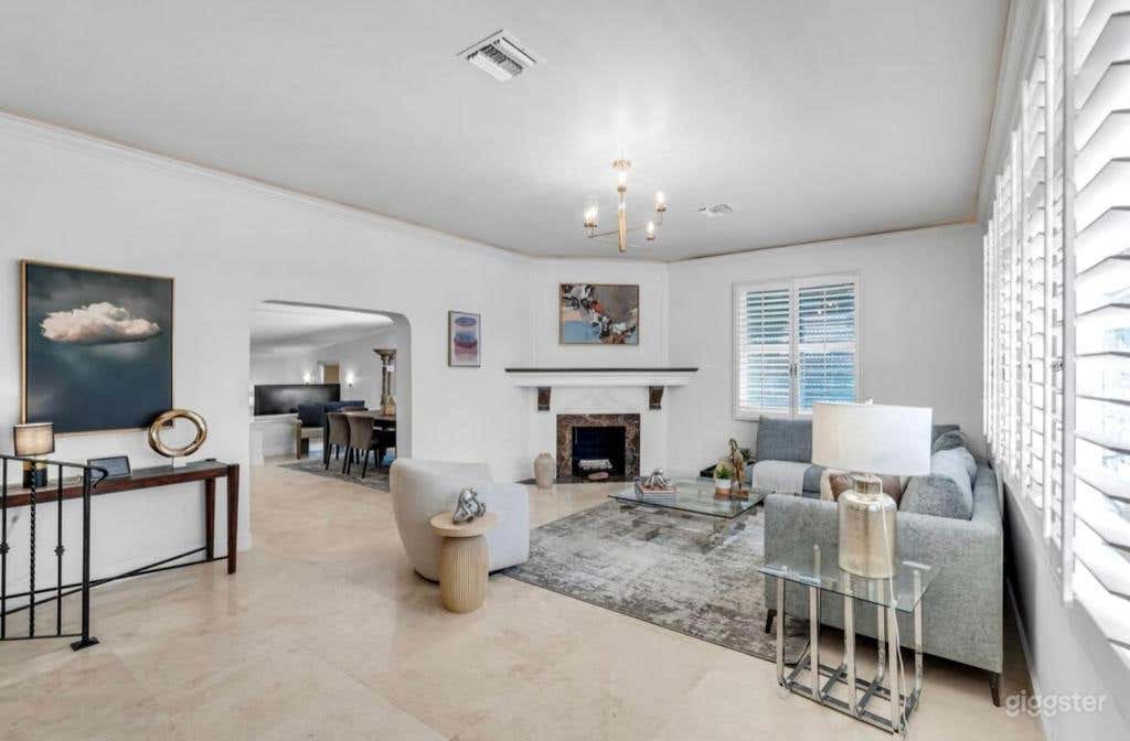 Charming 3-Bedroom Pool Home with Relaxing Vibes Photo 4