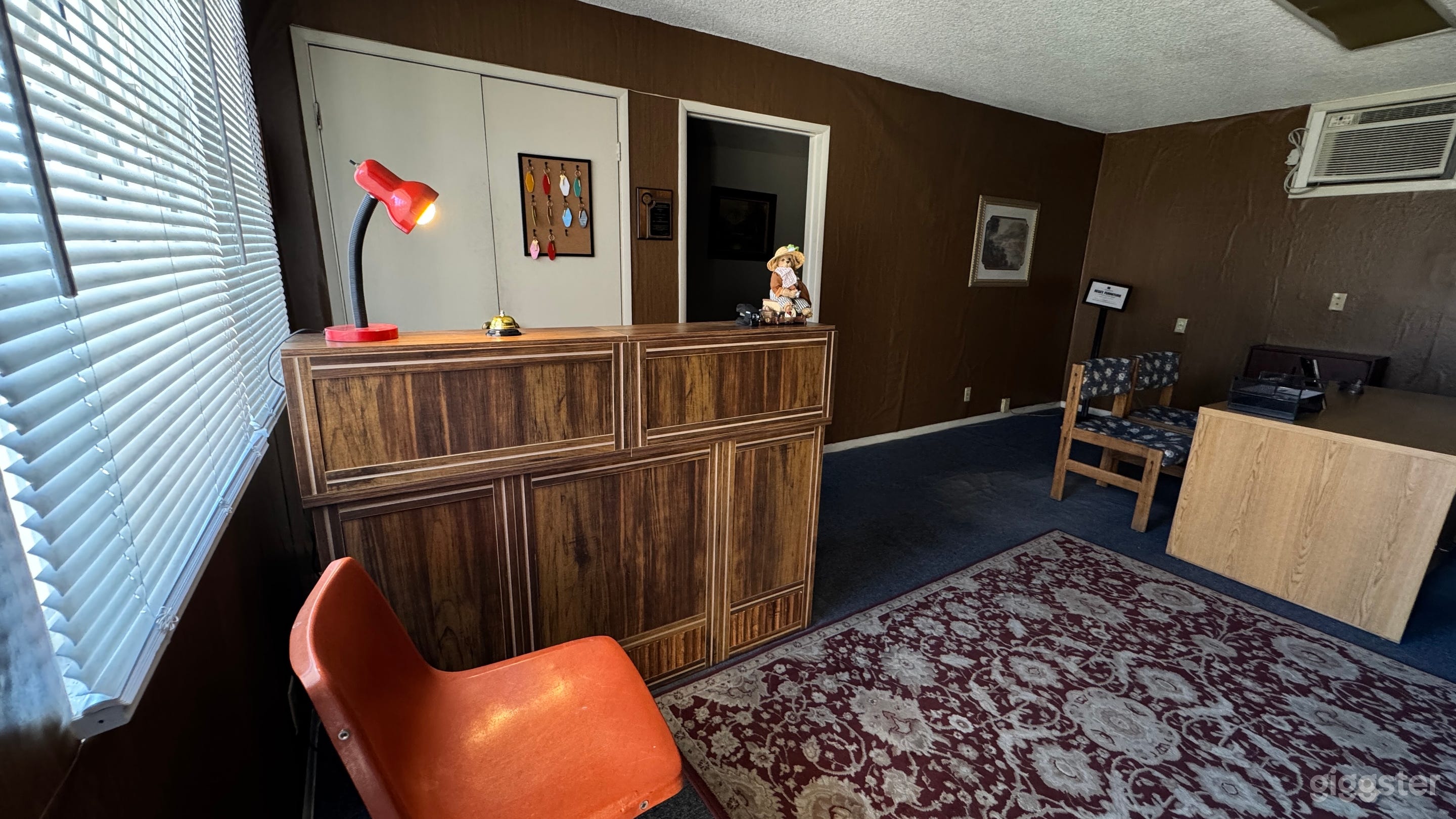 Vintage Motel Lobby, Reception, Office Set in LA Photo 3