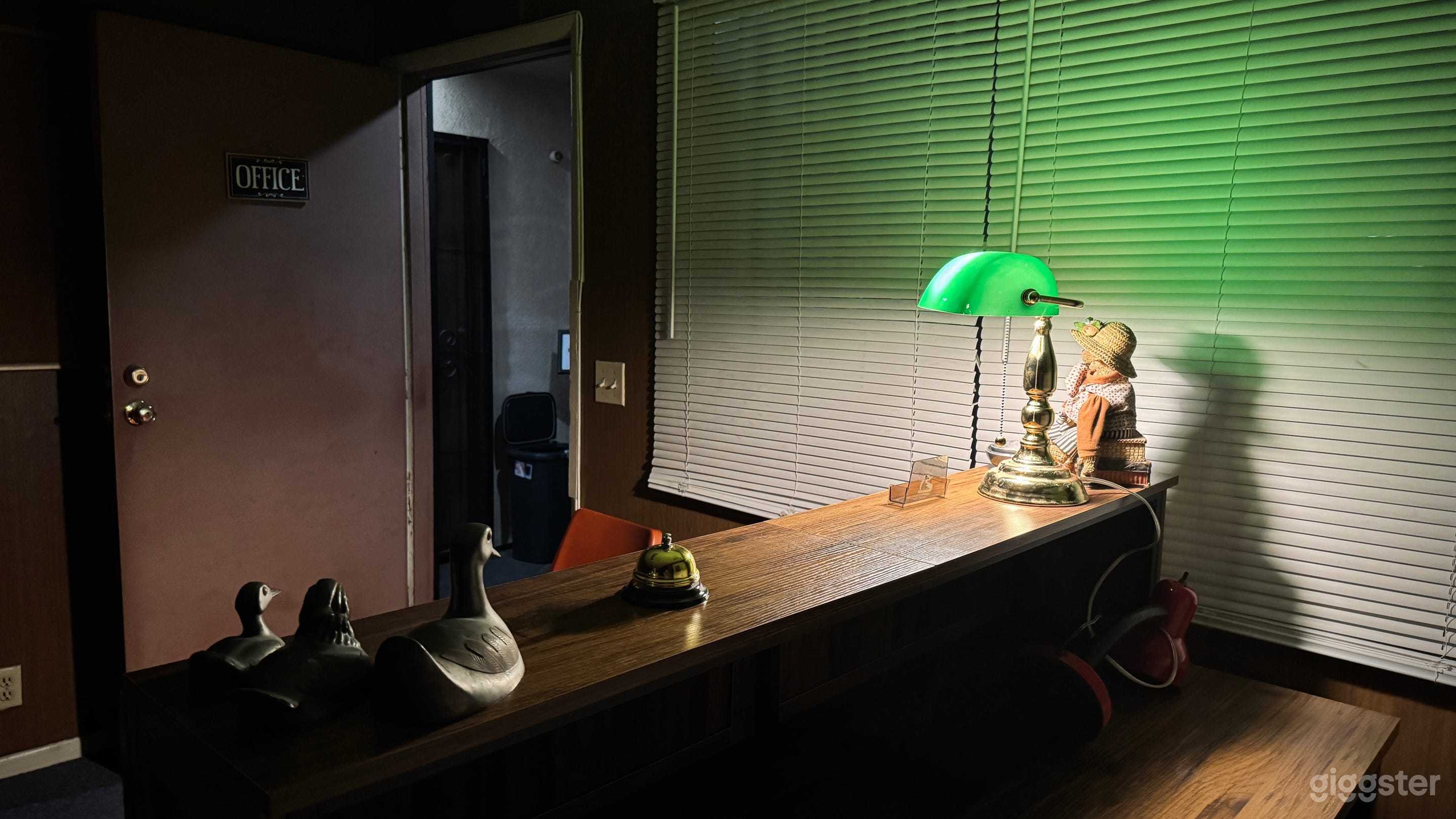 Vintage Motel Lobby, Reception, Office Set in LA Photo 3