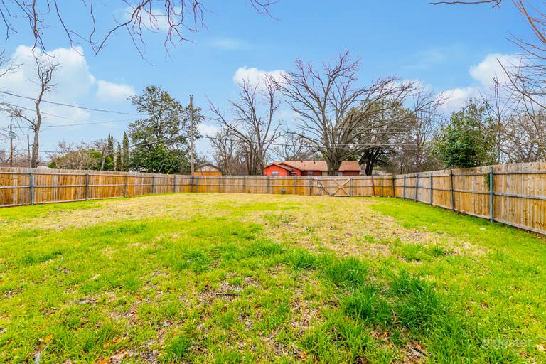  House close to CITY, FOOD, TRAIN, SHOPS 