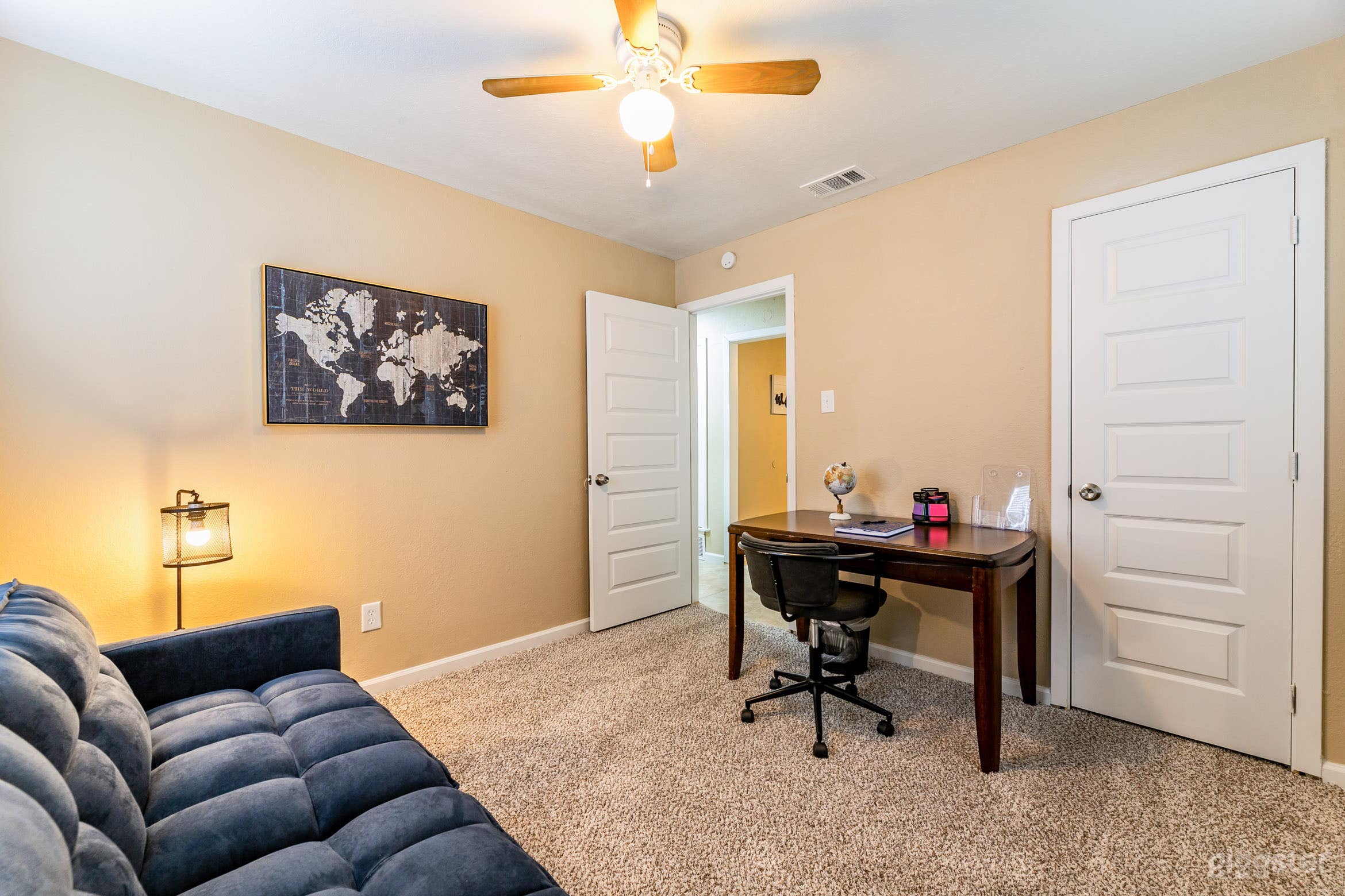 House close to CITY, FOOD, TRAIN, SHOPS Photo 2