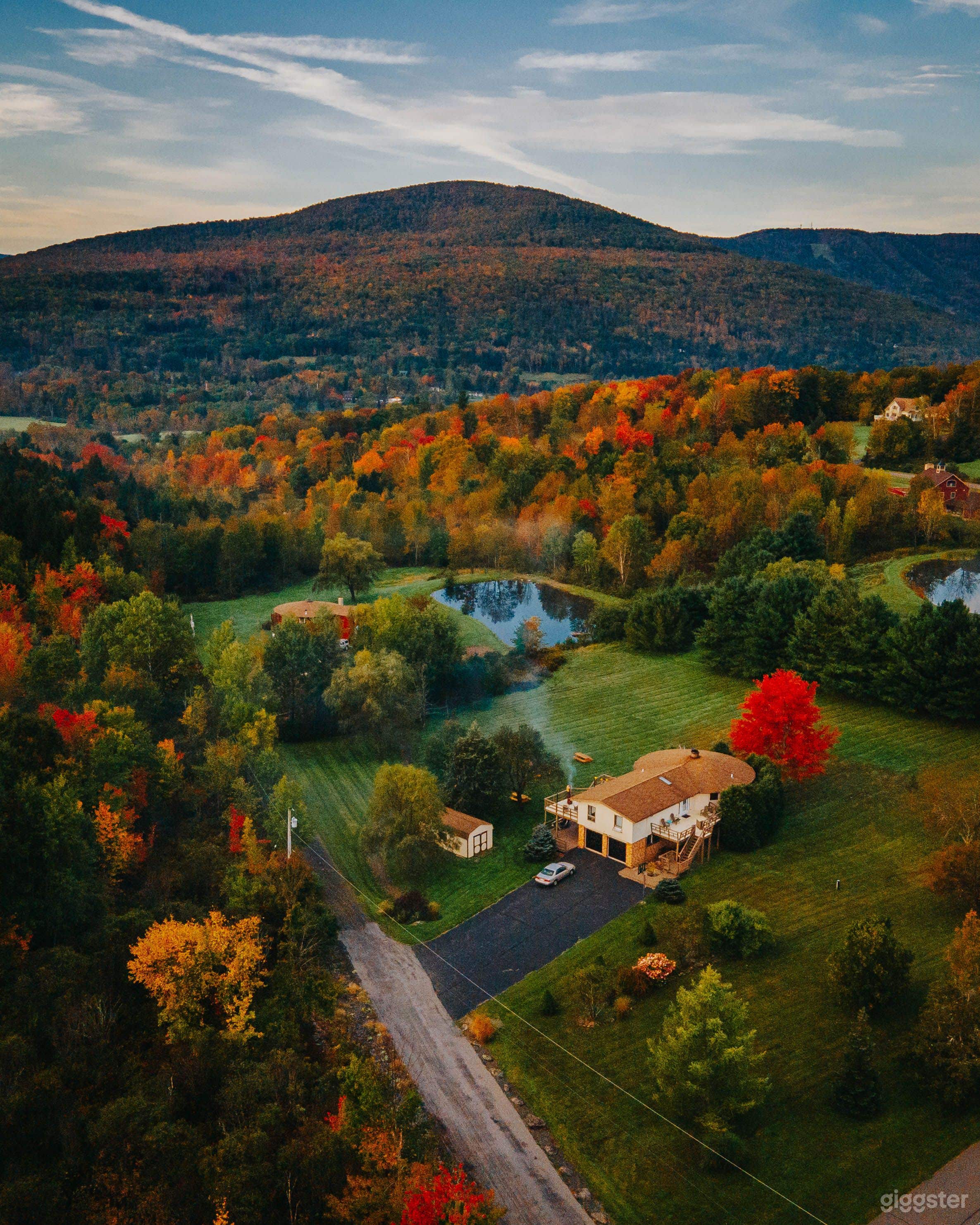 Modern Stylish Mountain Home with Beautiful Yard Photo 1