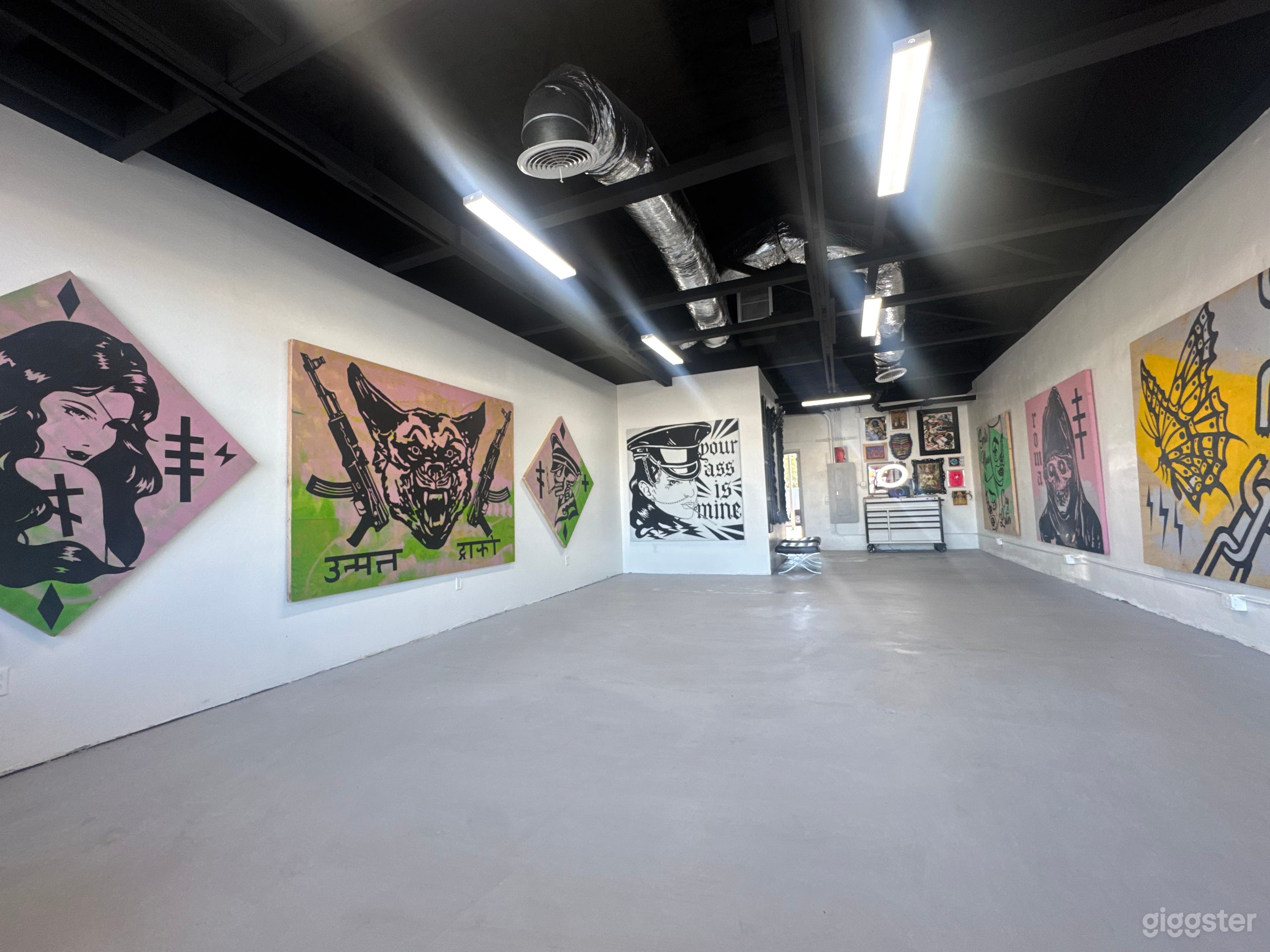 MODERN ART GALLERY WITH HUGE PATIO AVAILABLE 24/7! Photo 1