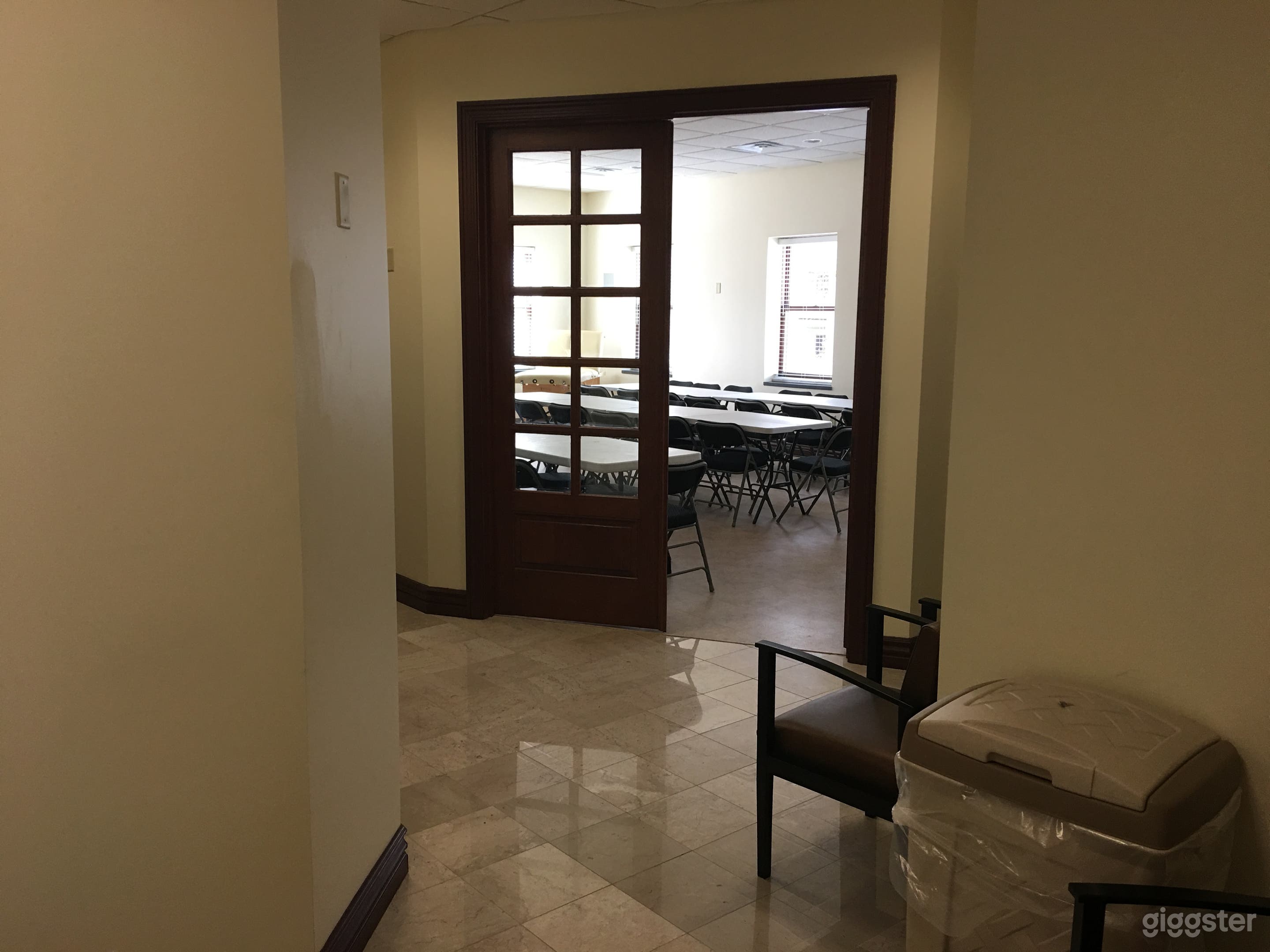 Ballroom With Natural Light Photo 3