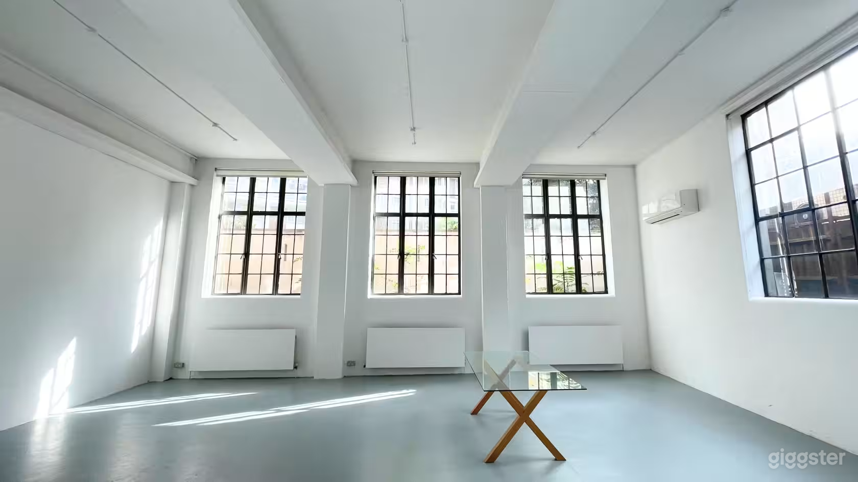 The Handbag Factory Photo 3