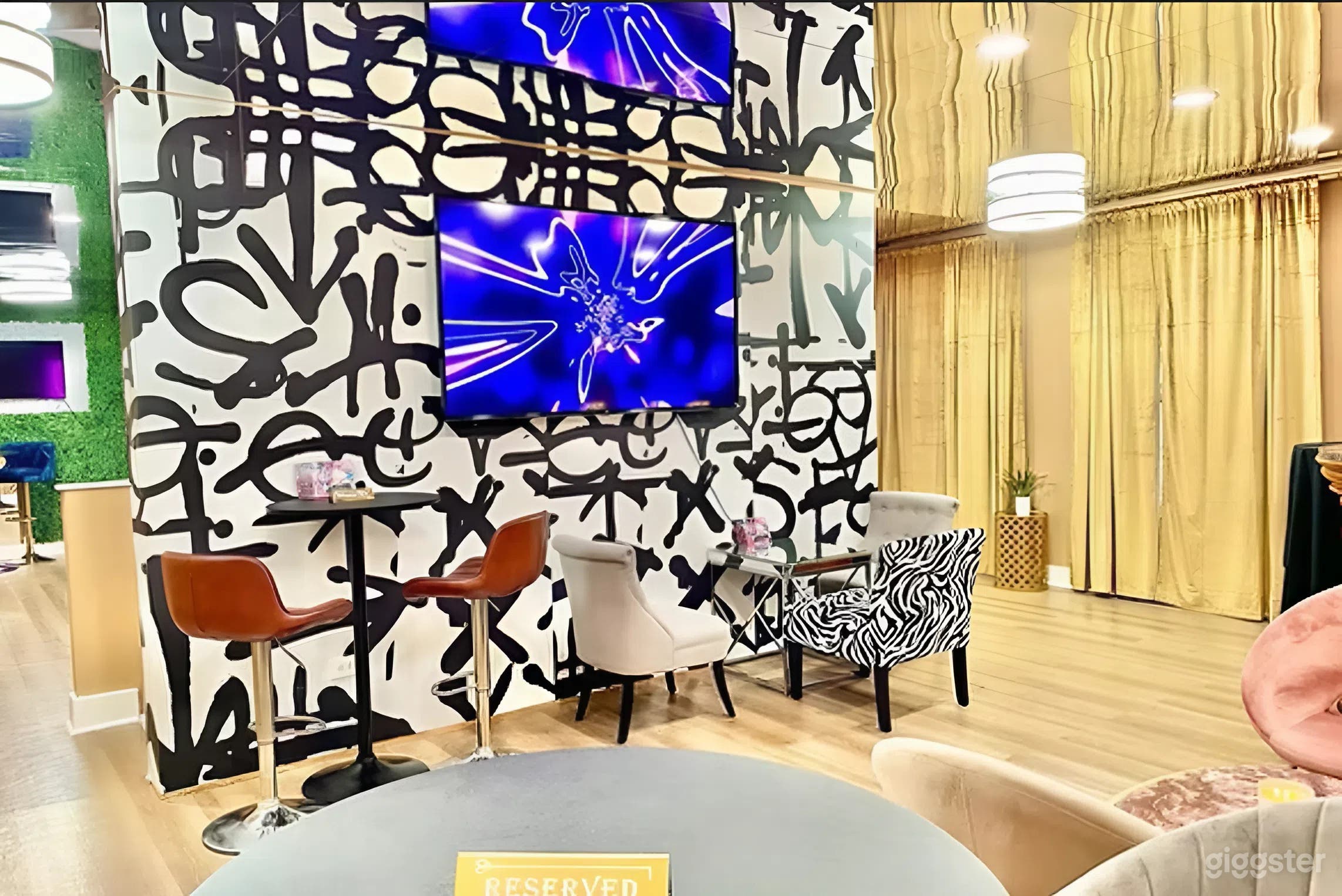 Unique Indoor/Outdoor Event Venue with Courtyard &amp; Bar Photo 4