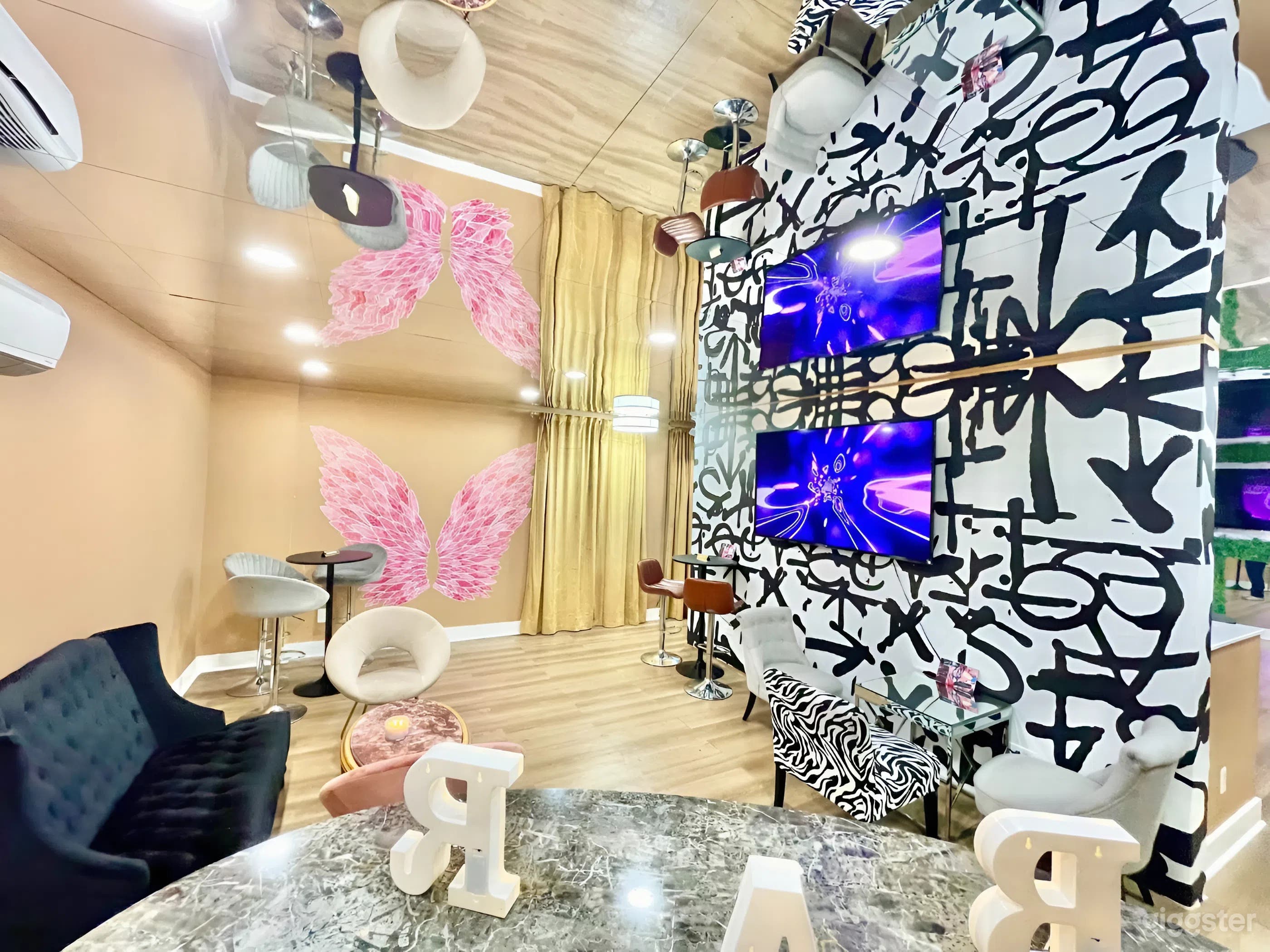 Unique Indoor/Outdoor Event Venue with Courtyard &amp; Bar Photo 2