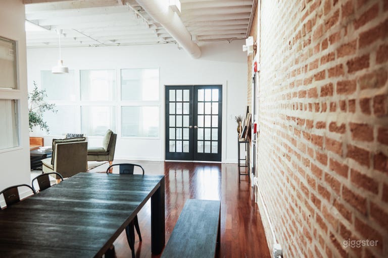  Creative Brick Studio with Patio(Buyout) 