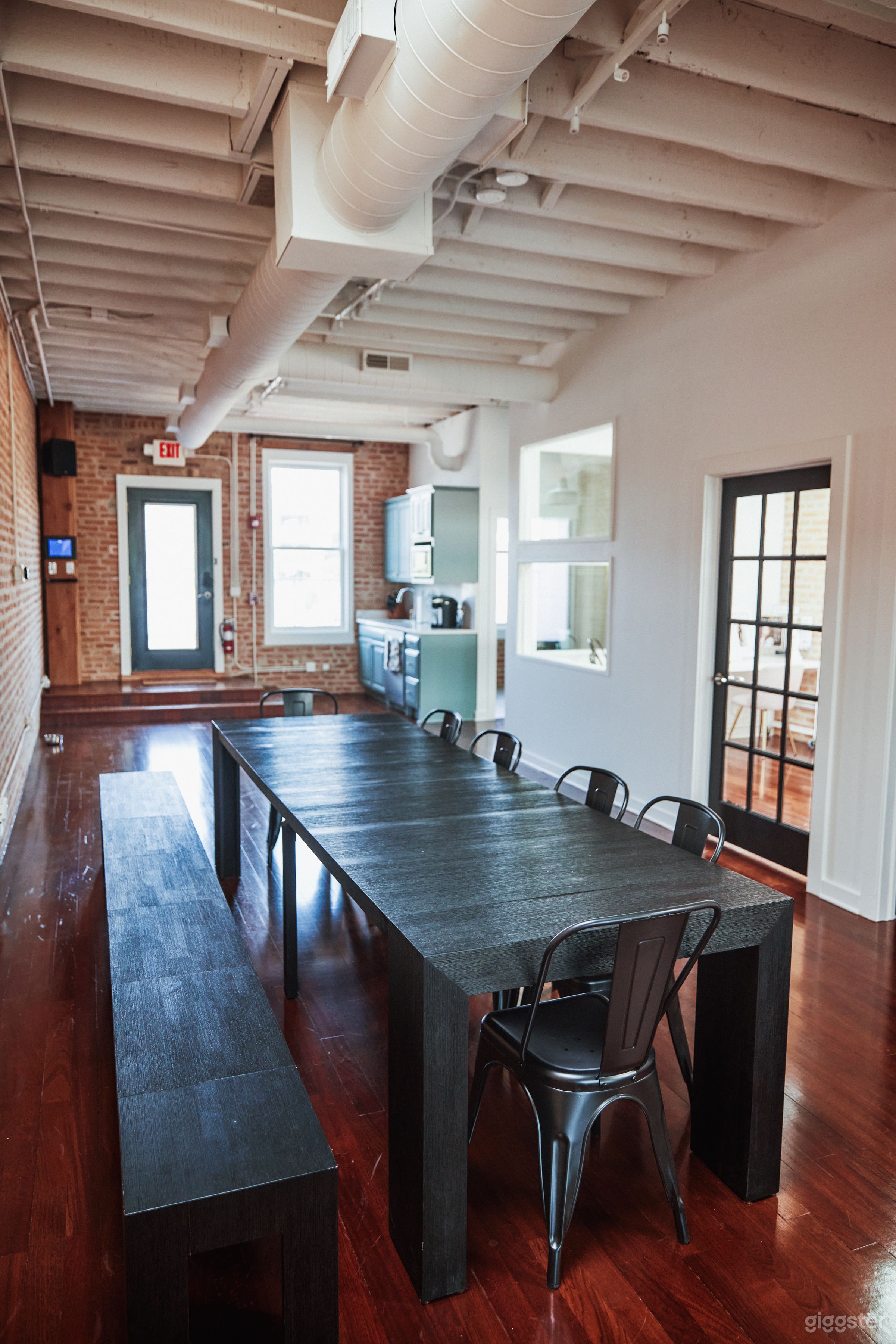 Creative Brick Studio with Patio(Buyout) Photo 2