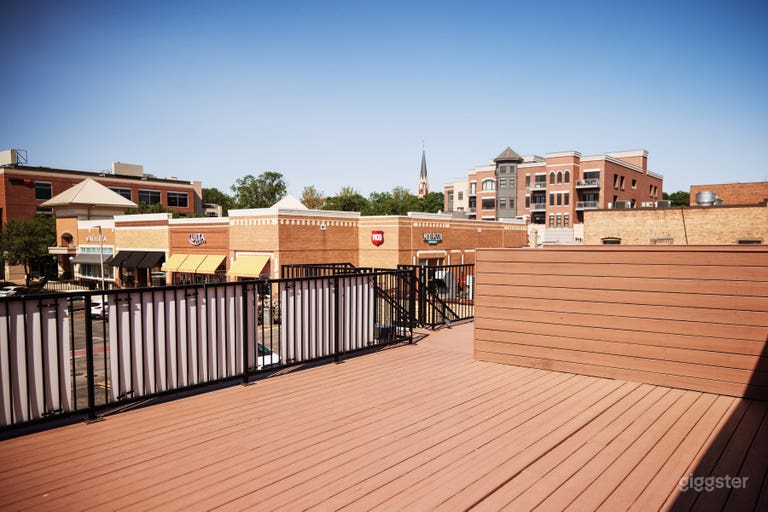  Creative Brick Studio with Patio(Buyout) 