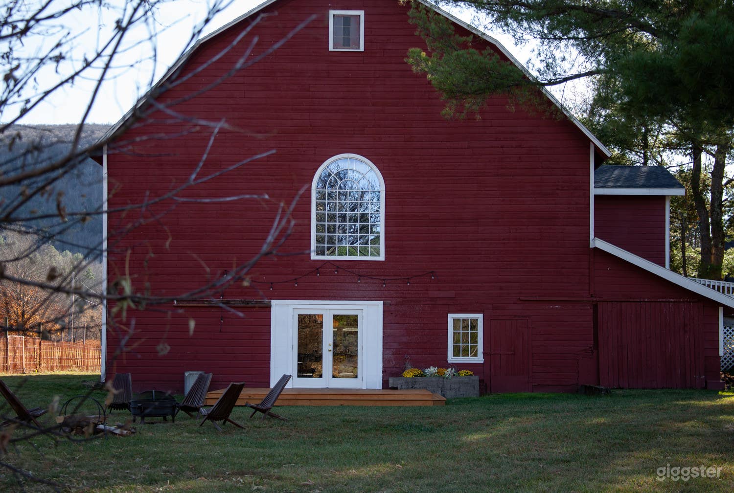 Rustic House/ Inn and Barn - A Catskill Escape Photo 4