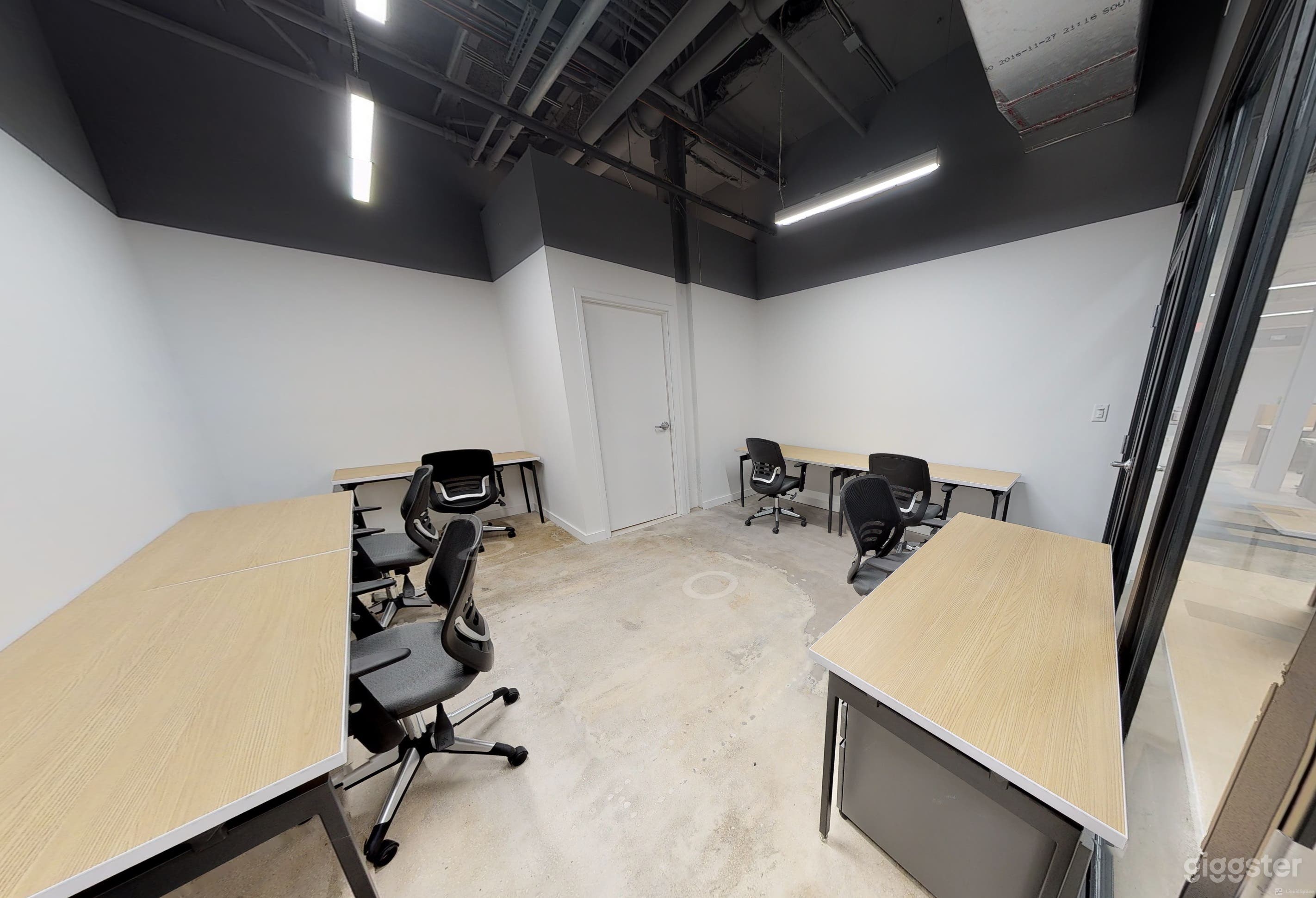 Private Office #14 for 6-7 people Photo 3