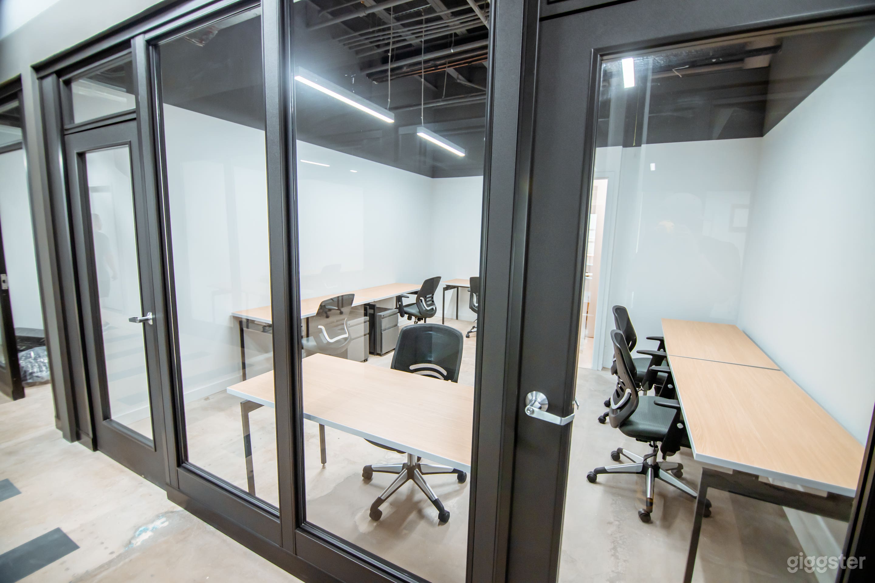 Private Office #14 for 6-7 people Photo 2