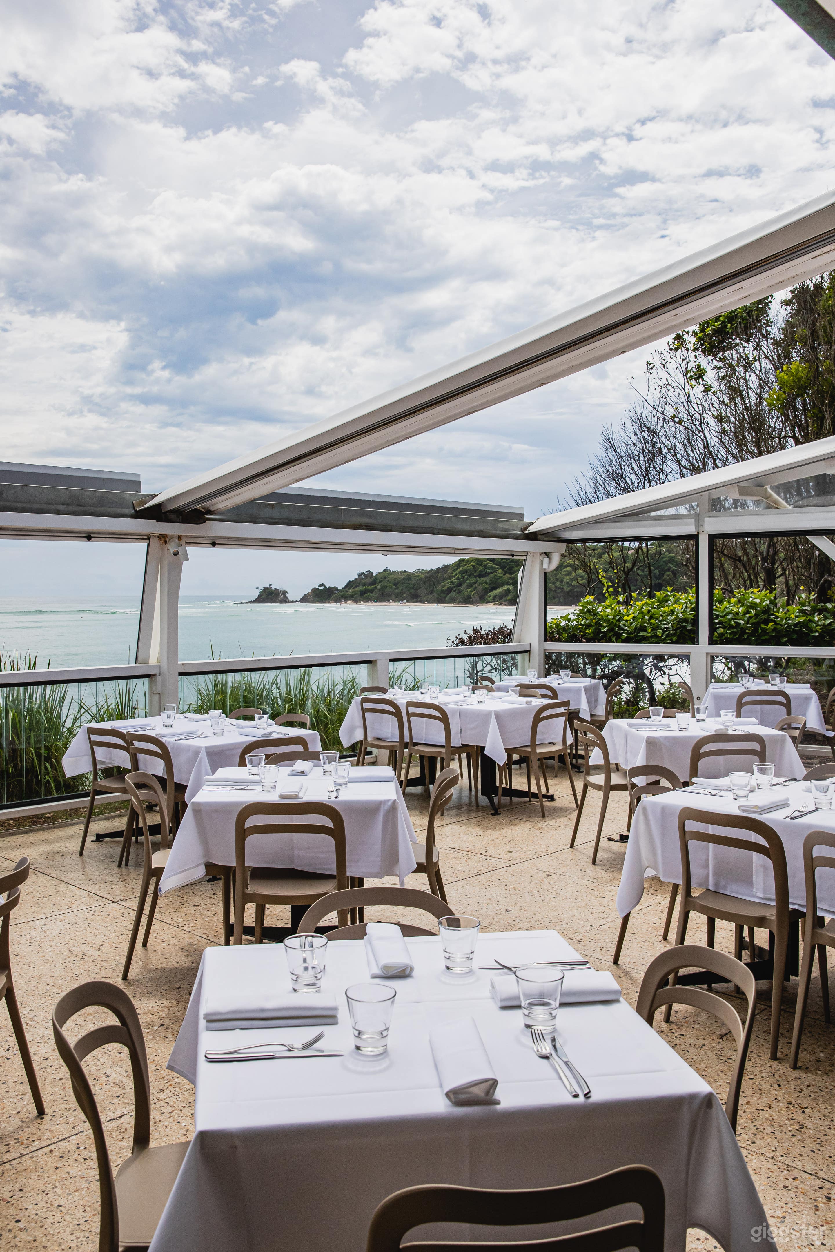 Beach Front Restaurant  Photo 2